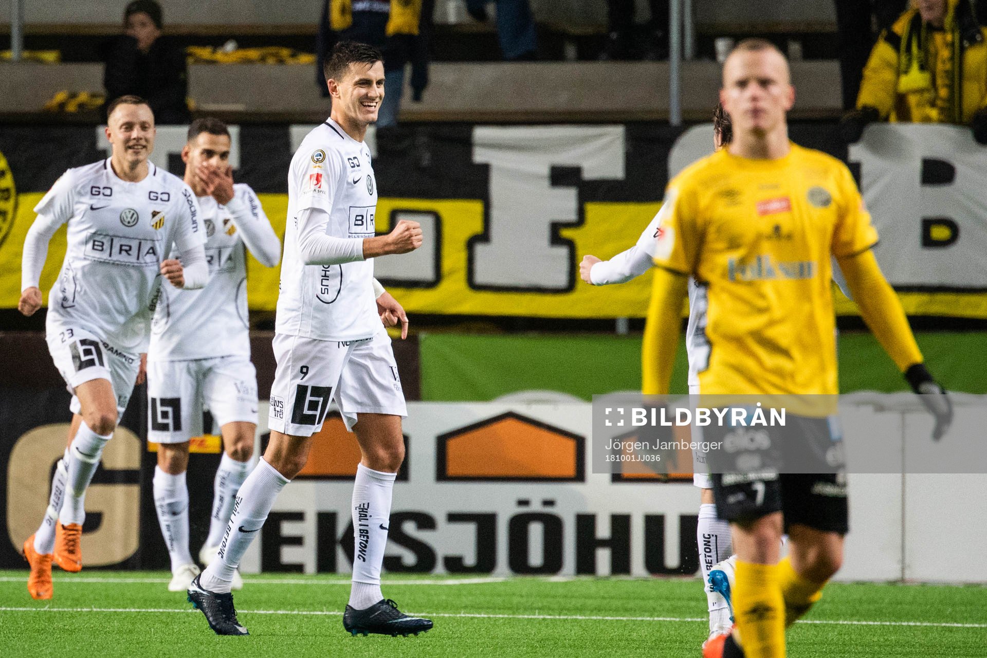 Häckens Alexander Jeremejeff jublar