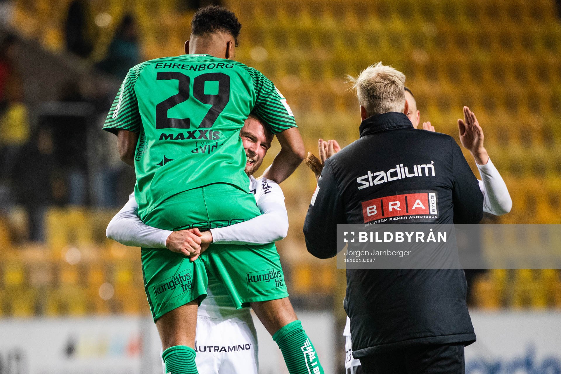 Häckens Alexander Faltsetas lyfter Jonathan Ursin Rasheed