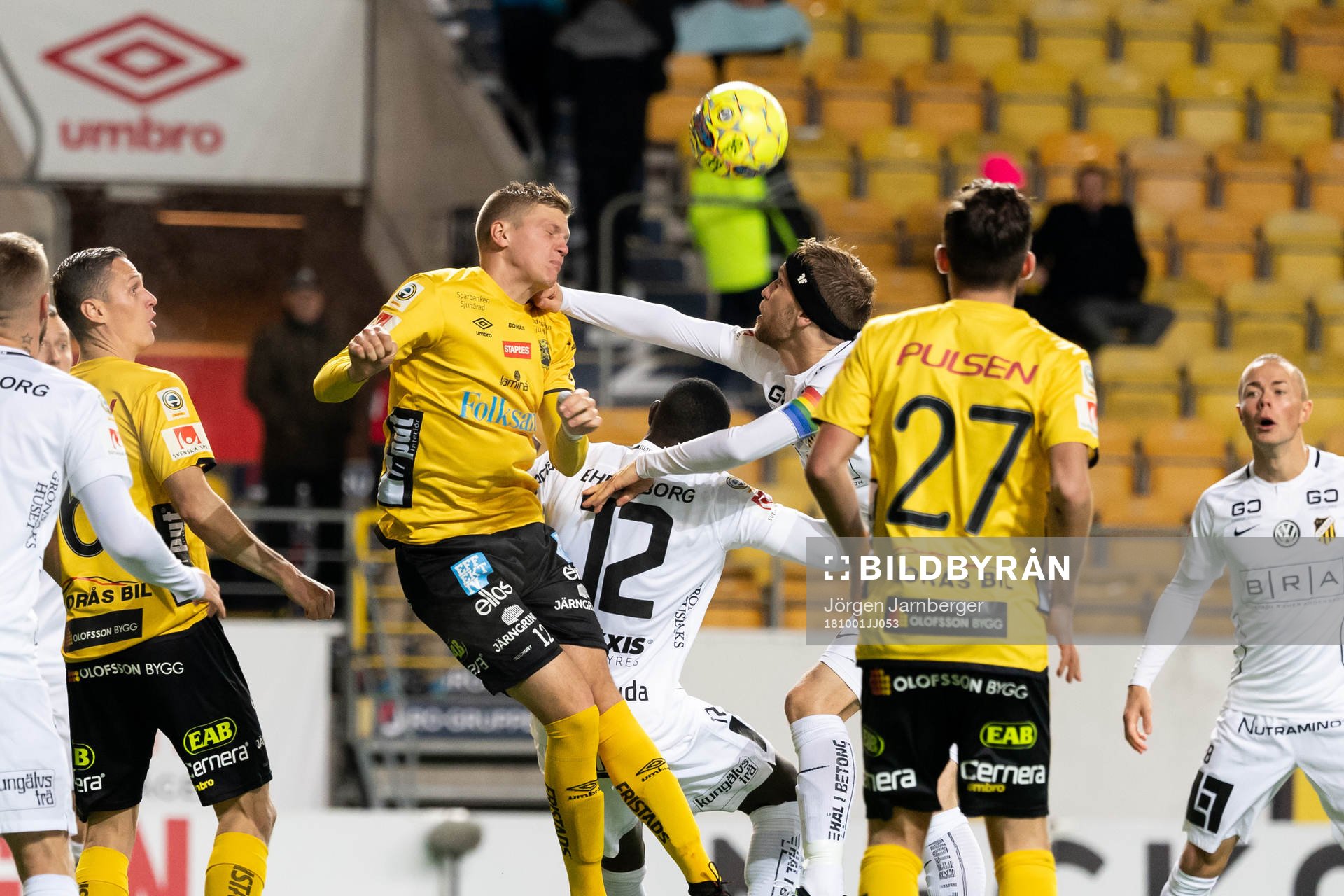 Kamp mellan Elfsborgs Joakim Nilsson och Häckens Rasmus