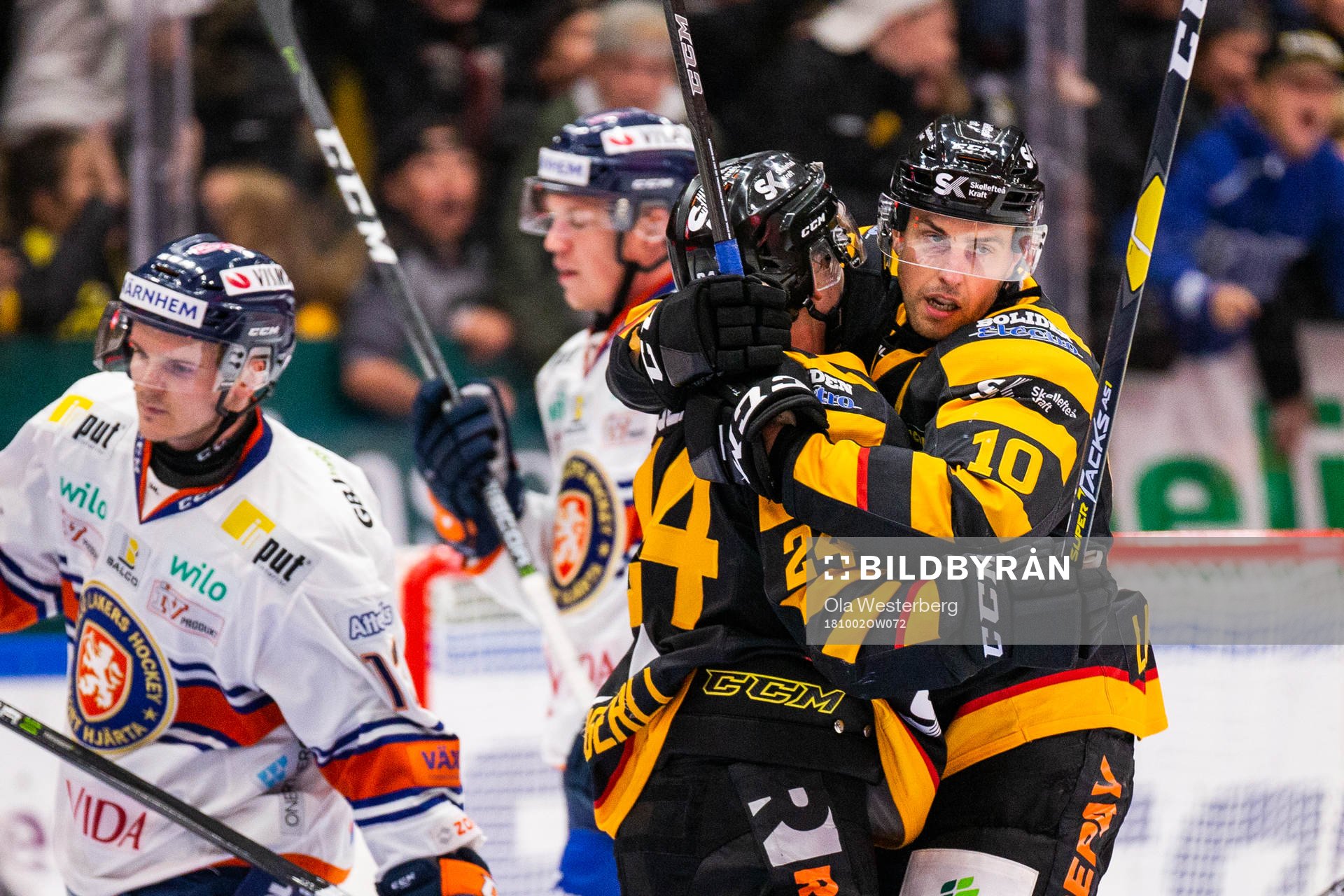 Skellefteås Andreas Wingerli och Joakim Lindström jublar