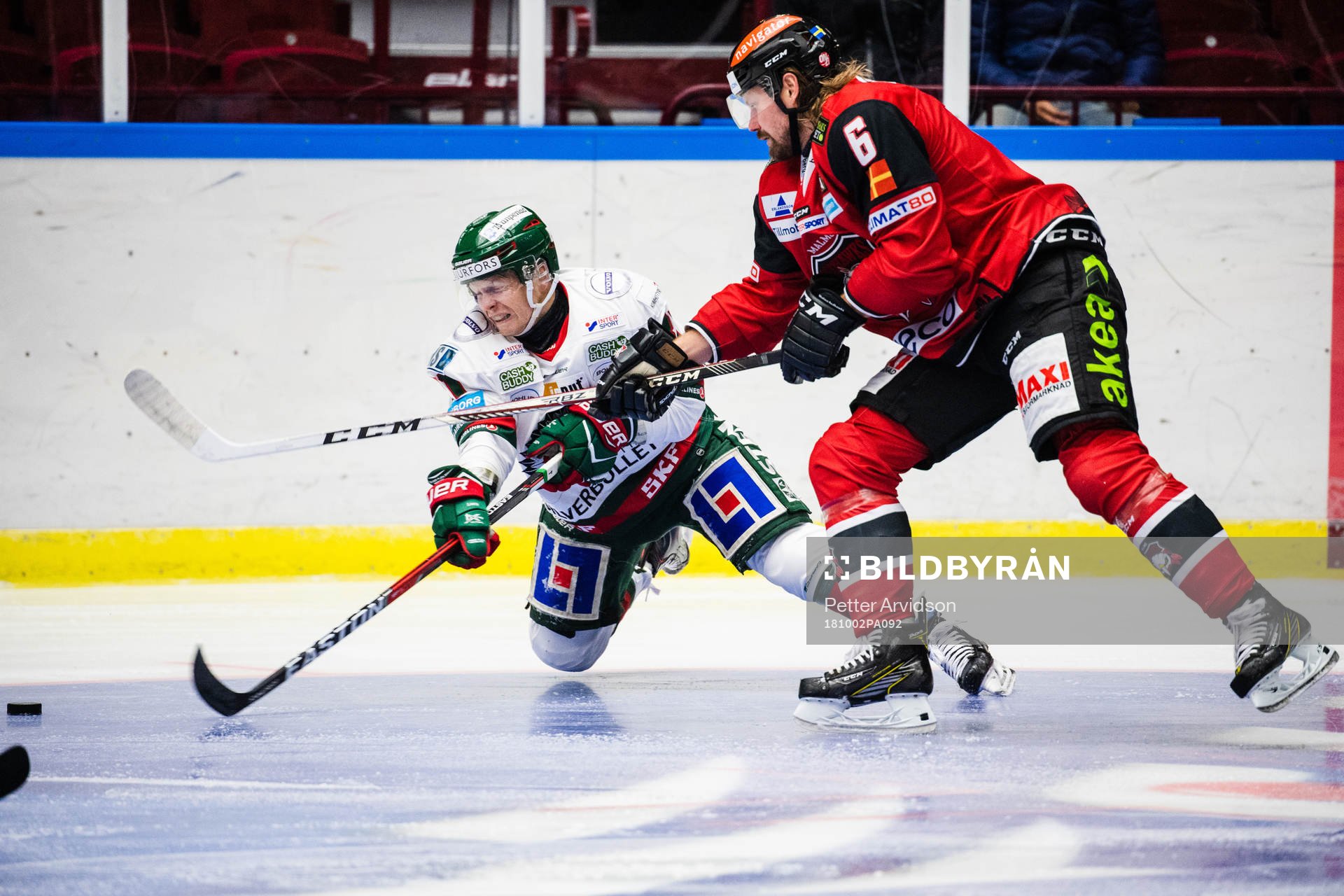 Frölundas Ryan Lasch och Malmö Redhawks Stefan Warg i