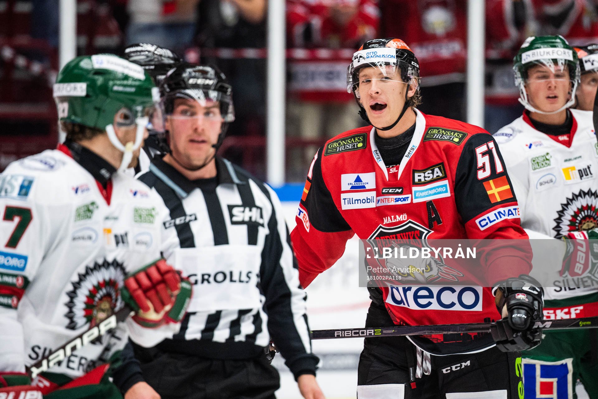 Malmö Redhawks Emil Sylvegård  reagerar mot domare