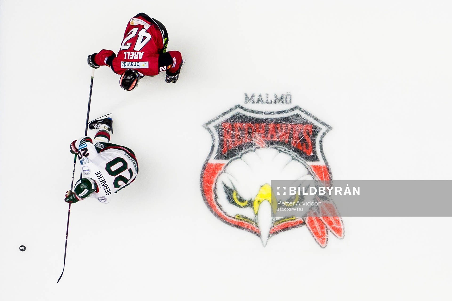 Frölundas Joel Lundqvist och Malmö Redhawks Niklas Arell