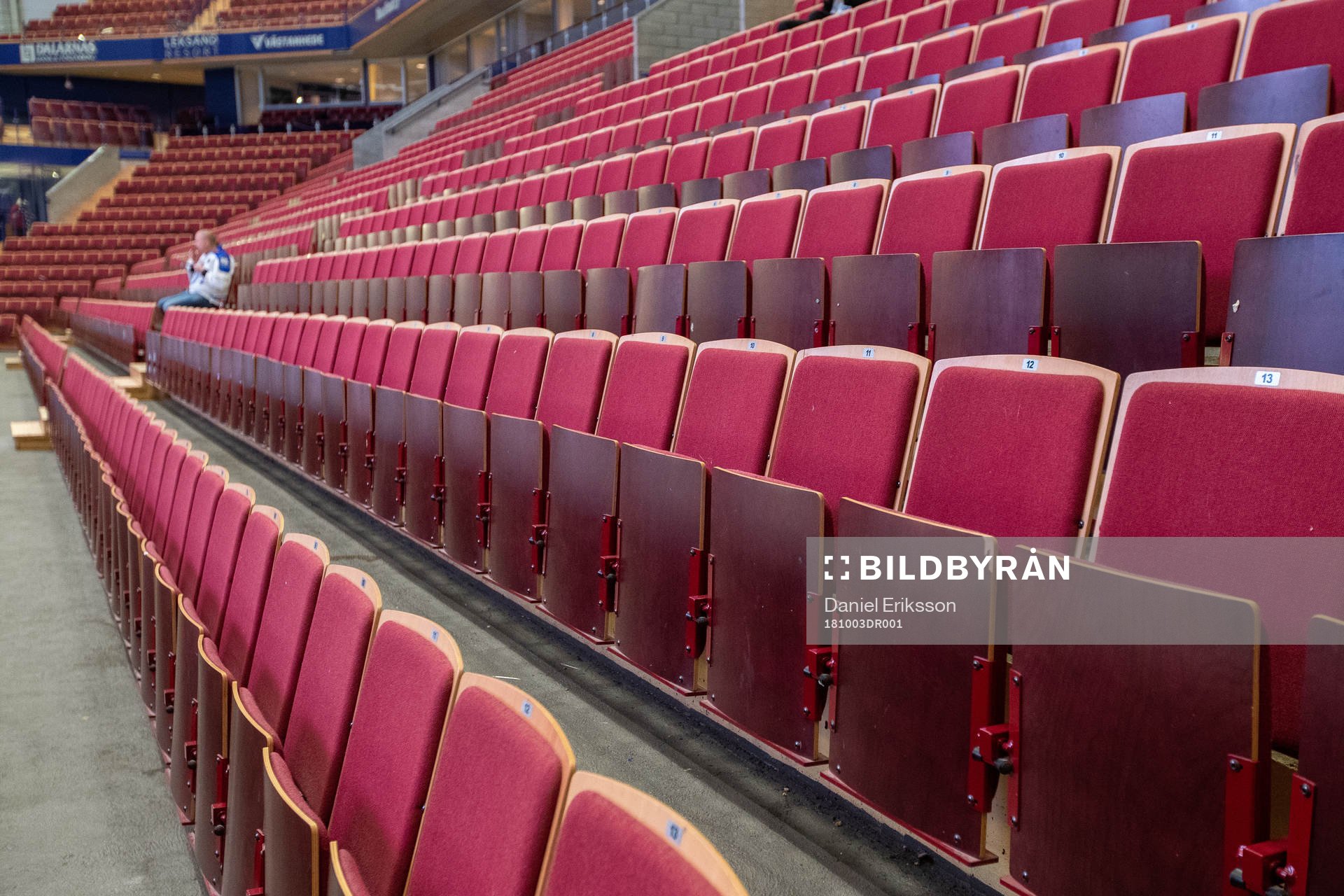 Läktare Tegera Arena innan ishockeymatchen i