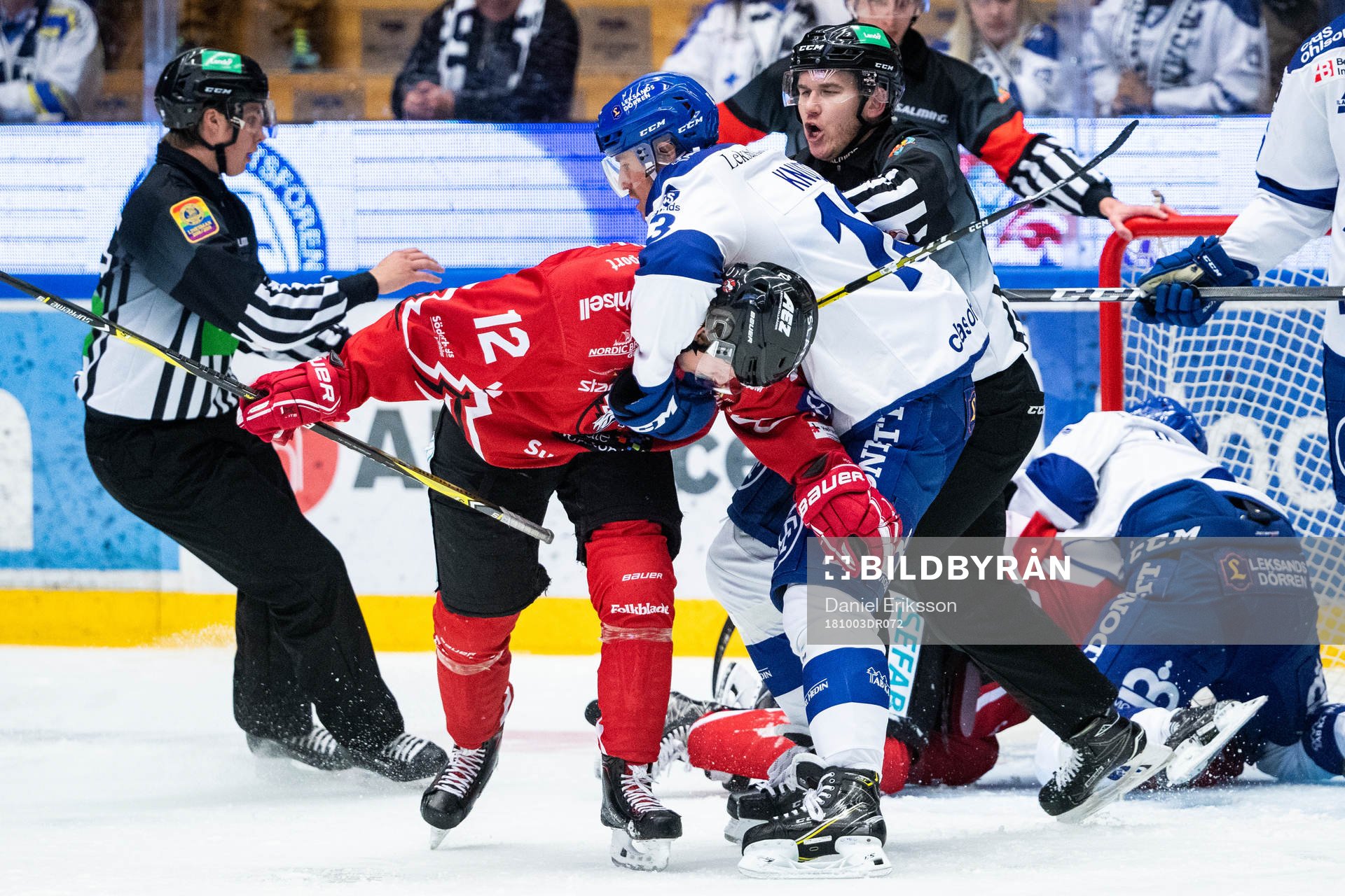 Vita Hästens Simon Krekula  och Leksands Jon Knuts i bråk