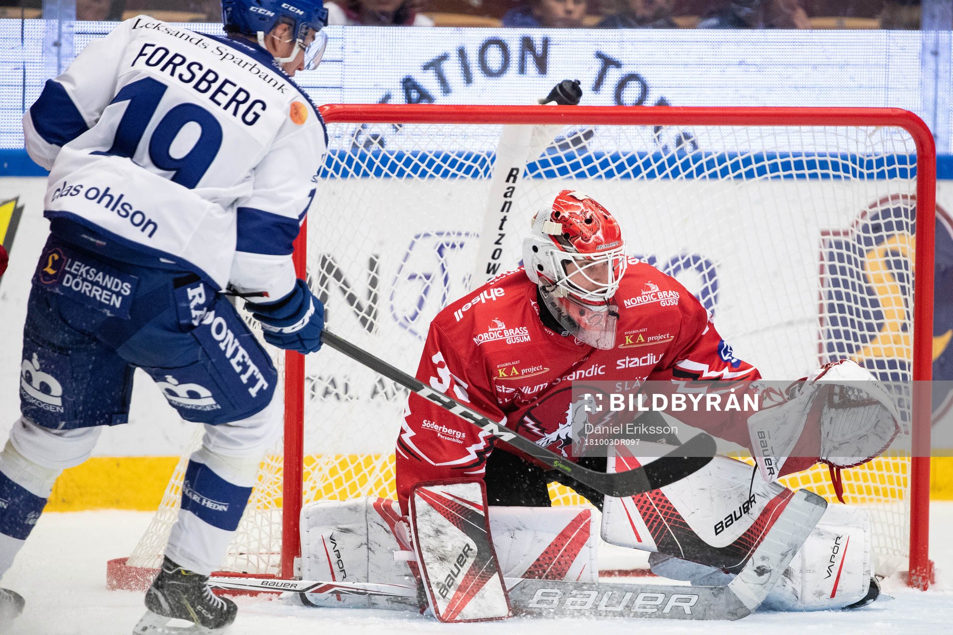 Leksands Tobias Forsberg och Vita Hästens målvakt Marcus