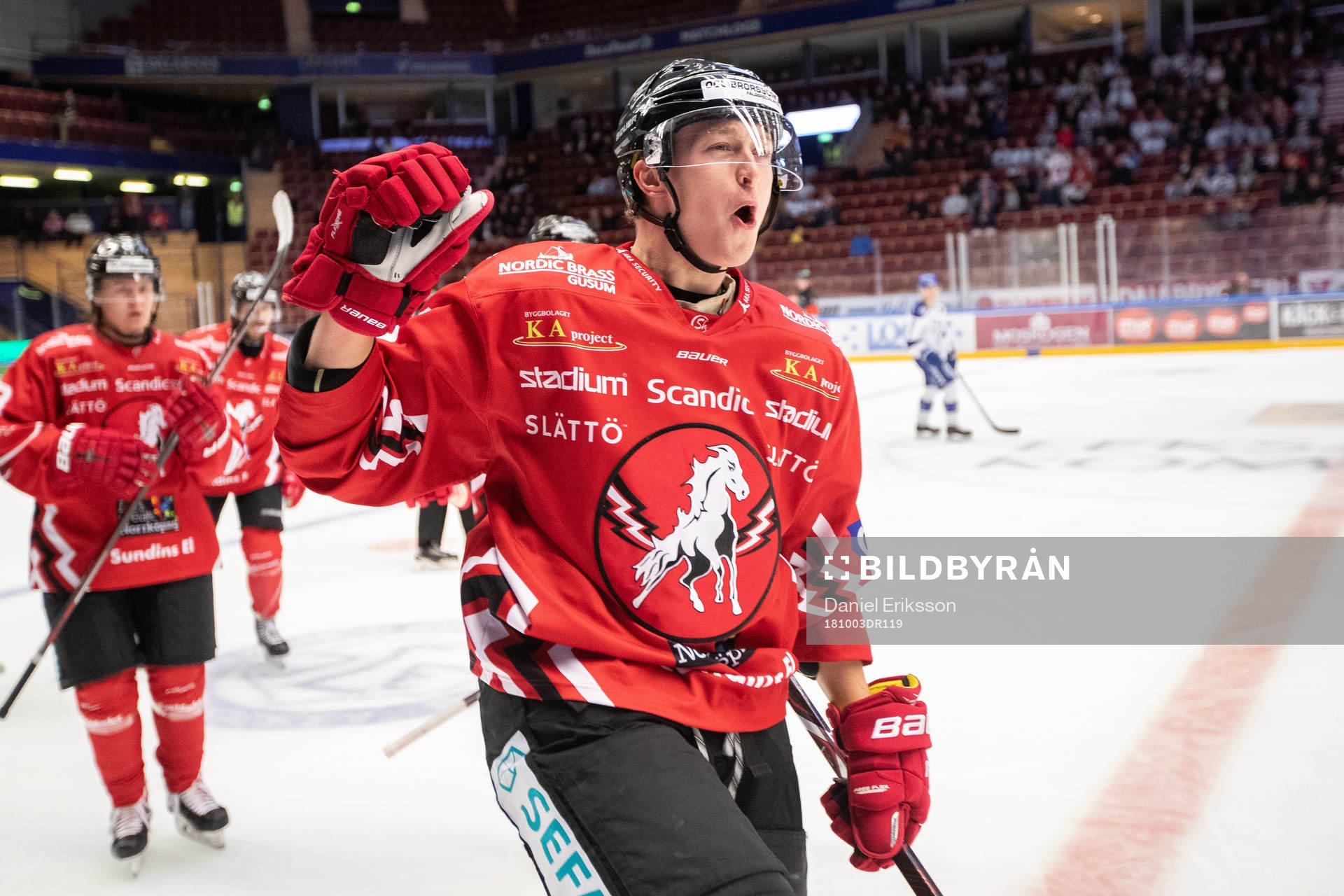 Vita Hästens Gustav Ahnelöv  jublar