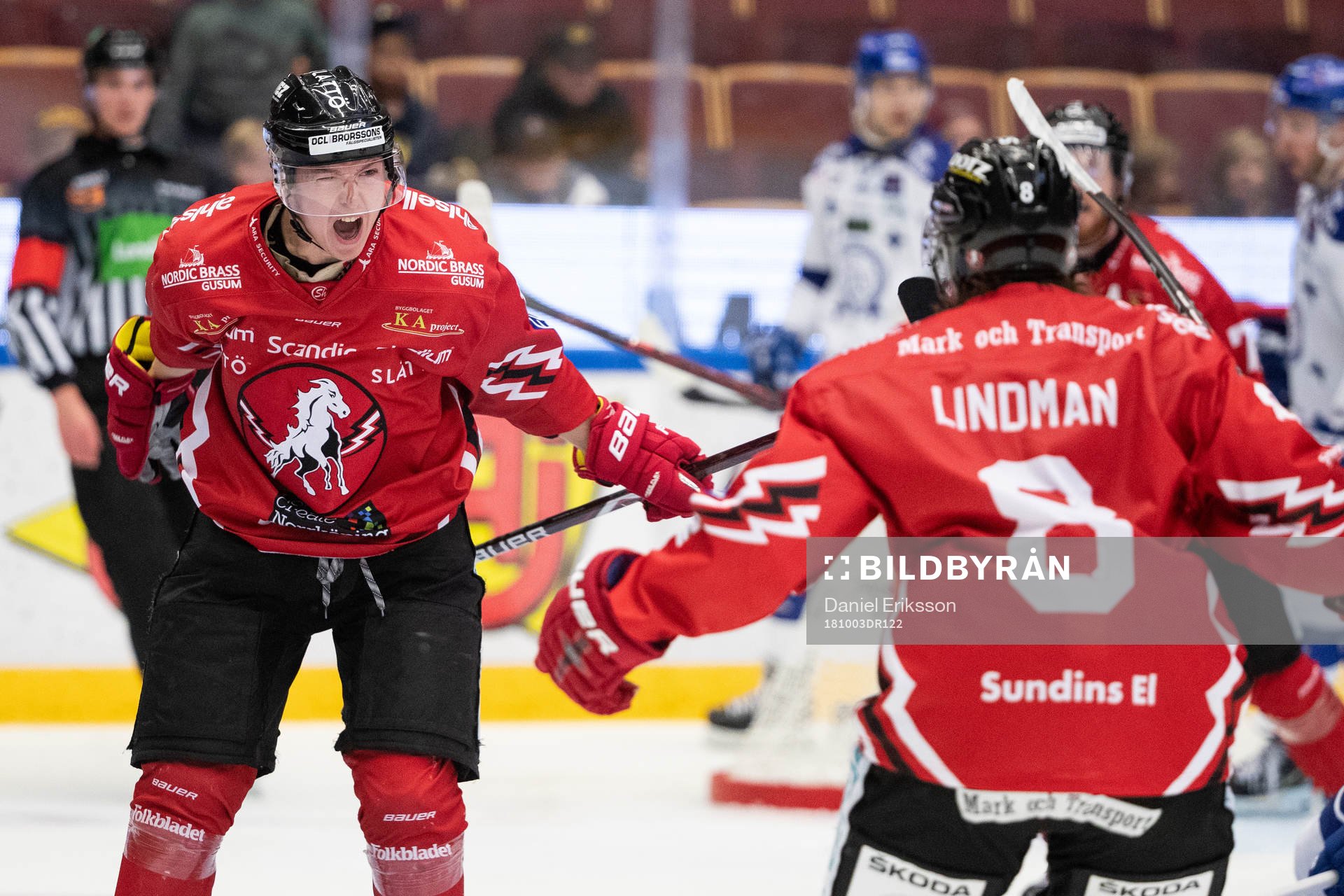 Vita Hästens Gustav Ahnelöv  jublar