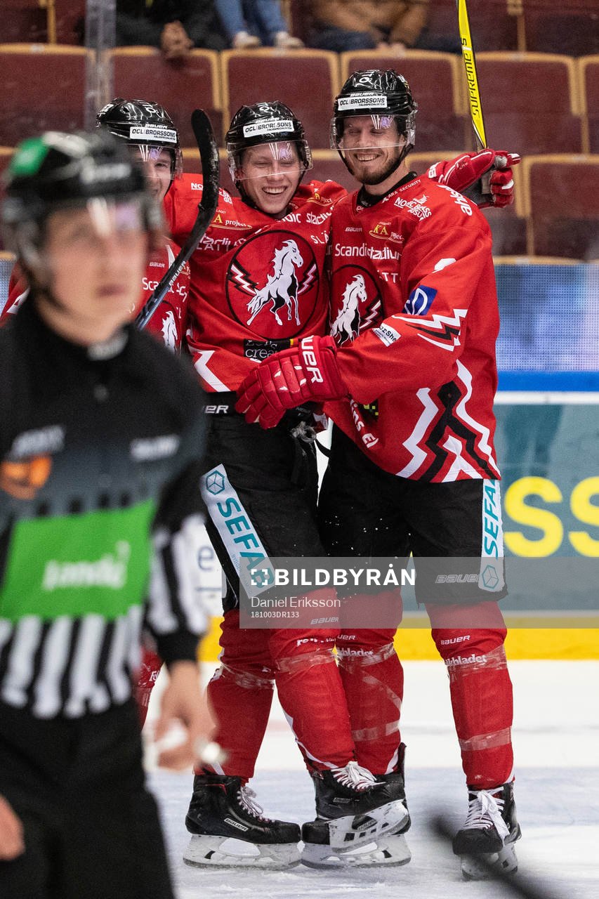 Vita Hästens Mattias Kalin jublar