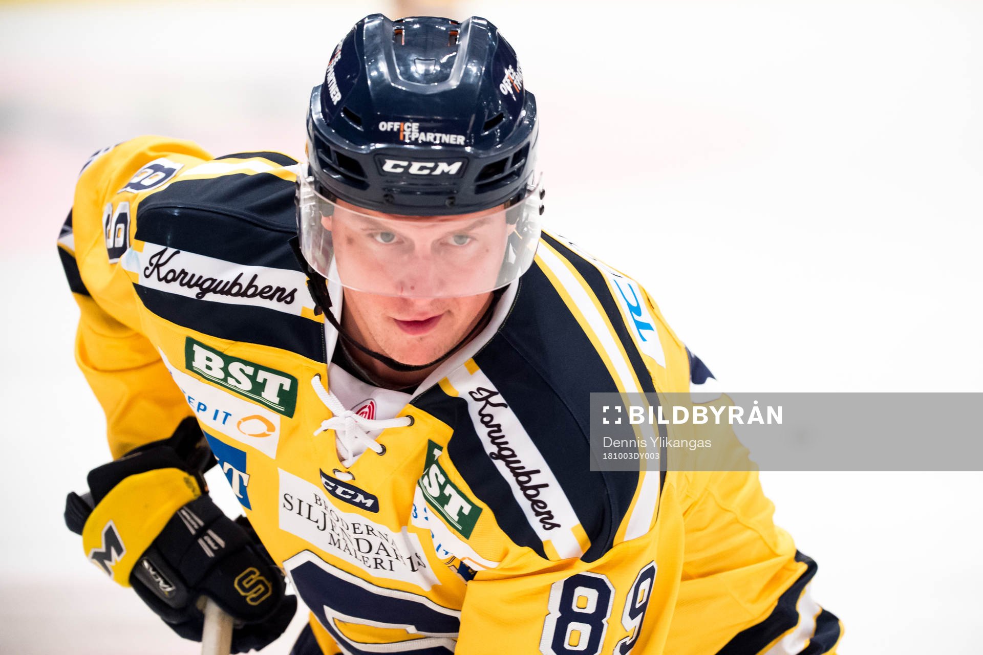 Södertäljes David Åslin innan ishockeymatchen i