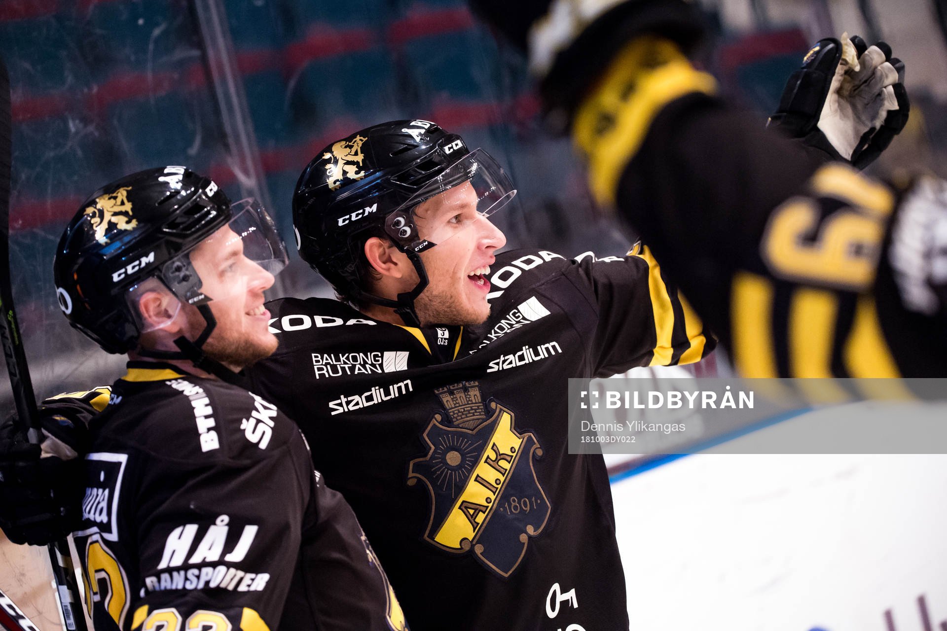 s Andreas Hjelm och Fredric Weigel jublar