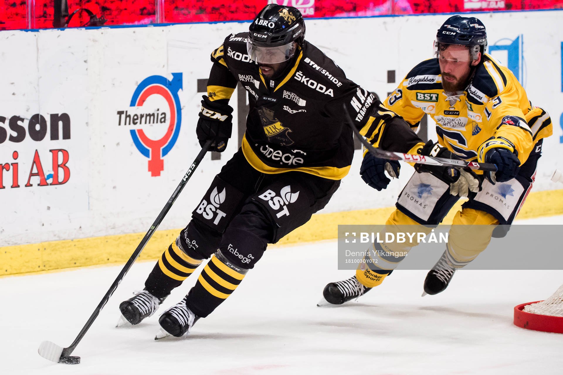 s Daniel Muzito Bagenda och Södertäljes Mikael Ahlén