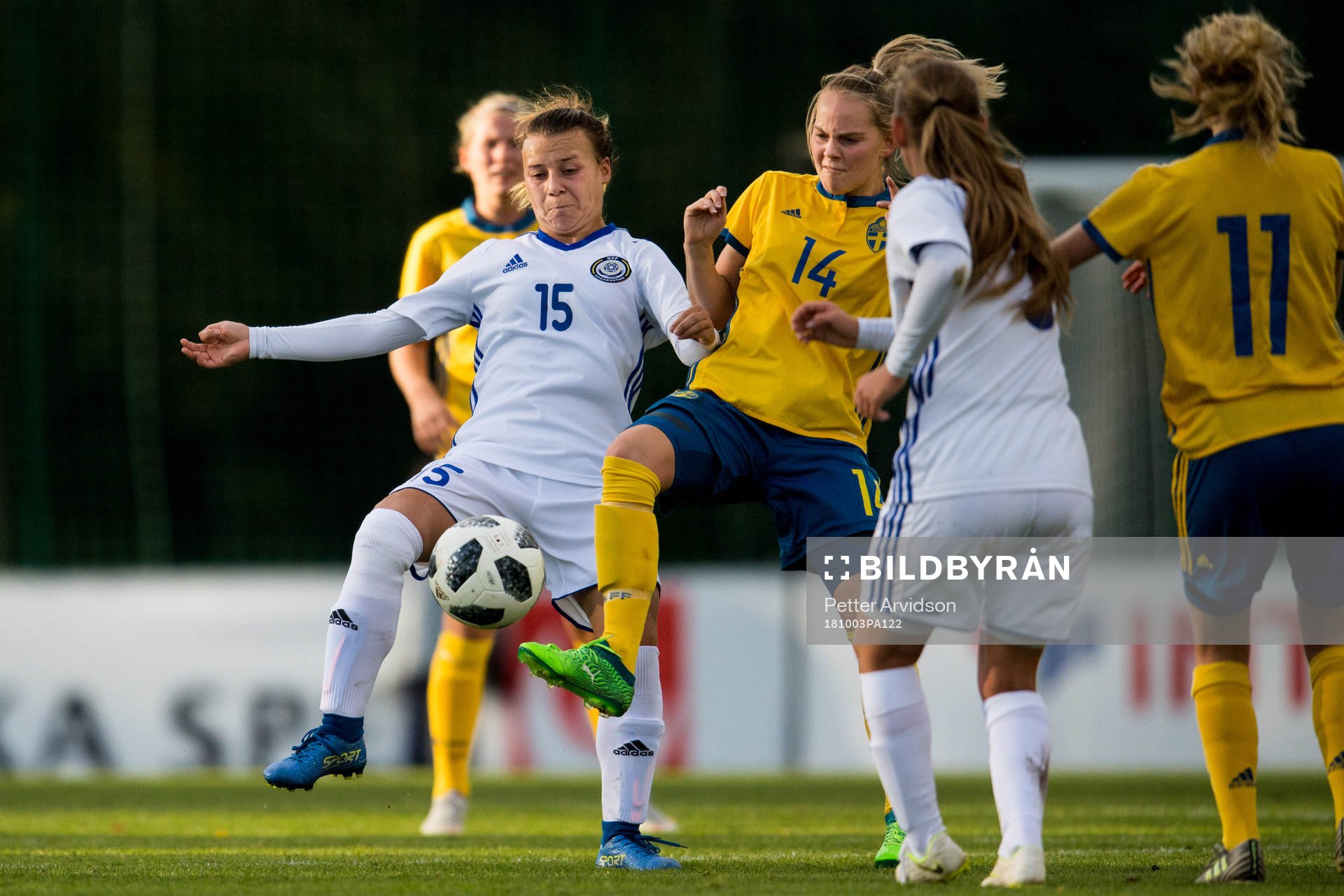 Kazakstans Karina Adilkhanova och Sveriges Agnes Nyberg
