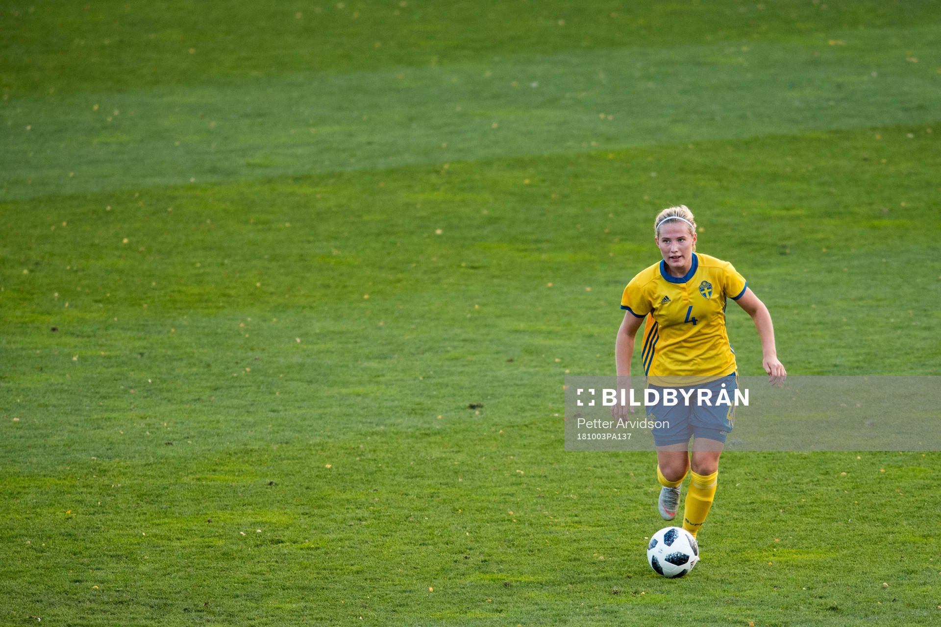 Sveriges Saga Jontoft under fotbollsmatchen i EM-kvalet för F18 mellan Sverige och Kazakstan den 3 oktober 2018 i Helsingborg.