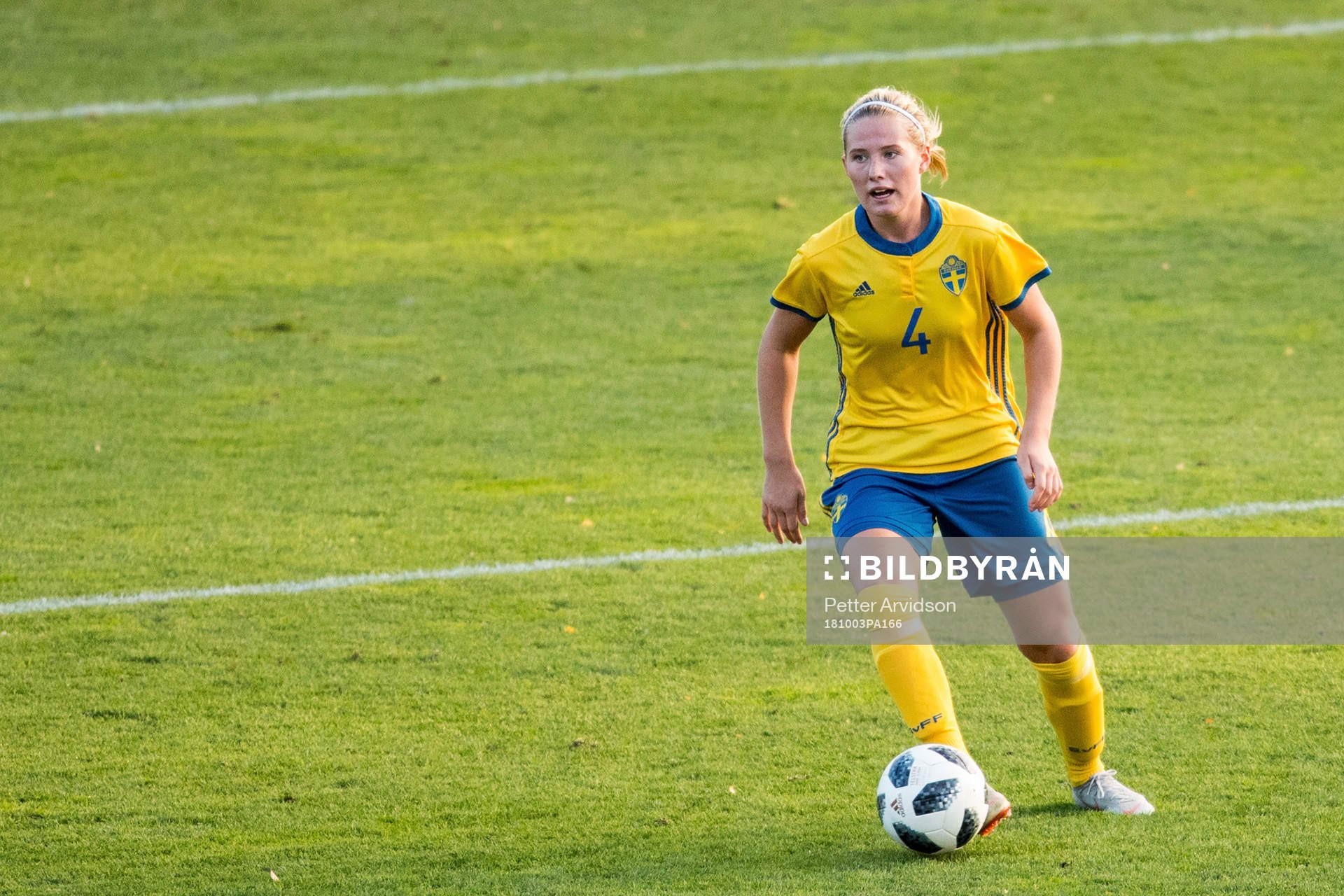 Sveriges Saga Jontoft under fotbollsmatchen i EM-kvalet för F18 mellan Sverige och Kazakstan den 3 oktober 2018 i Helsingborg.