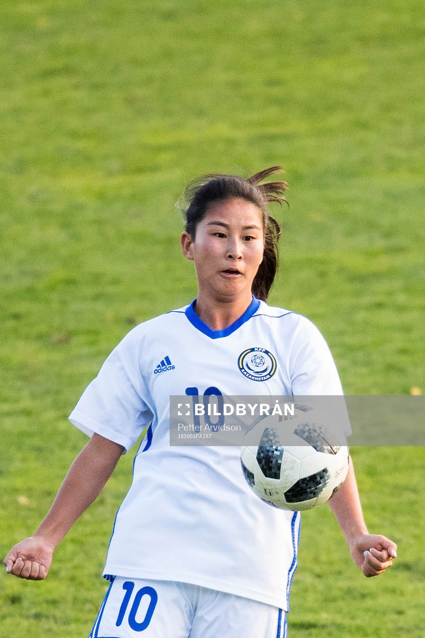 Kazakstans Batya Raizel Bagully under fotbollsmatchen i EM-kvalet för F18 mellan Sverige och Kazakstan den 3 oktober 2018 i Helsingborg.
