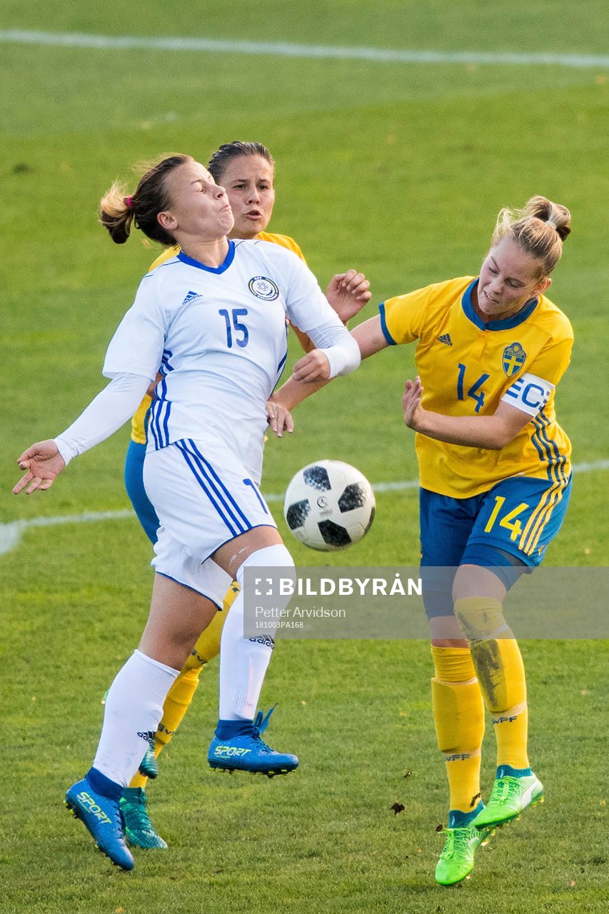 Kazakstans Karina Adilkhanova och Sveriges Agnes Nyberg