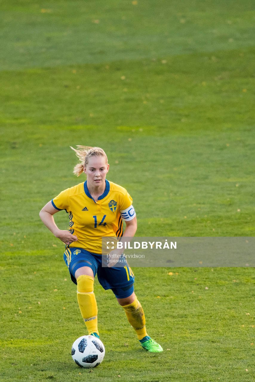 Sveriges Agnes Nyberg under fotbollsmatchen i EM-kvalet för F18 mellan Sverige och Kazakstan den 3 oktober 2018 i Helsingborg.