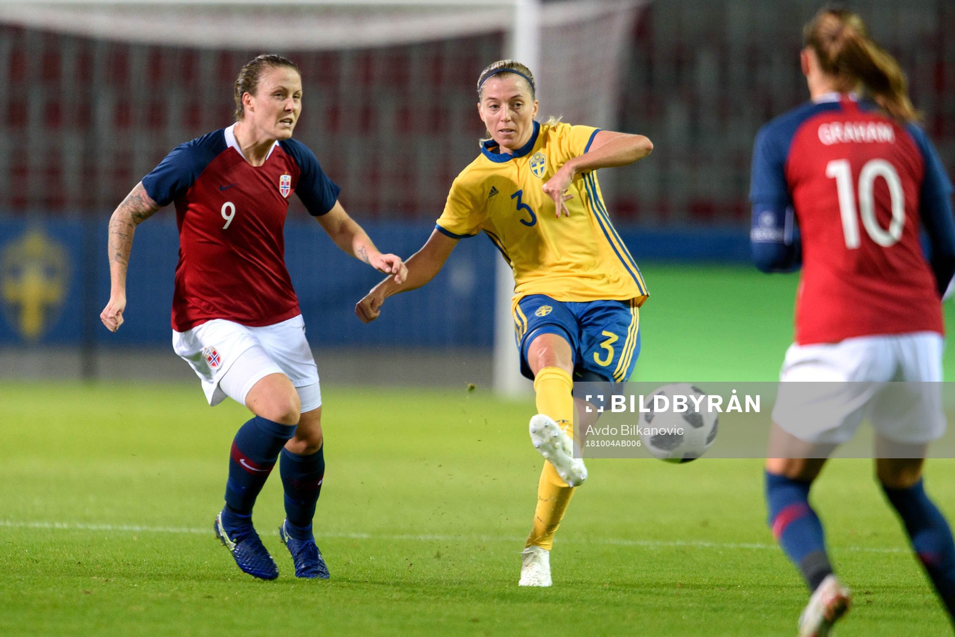 Norges Isabell Herlovsen och Sveriges Linda Sembrant