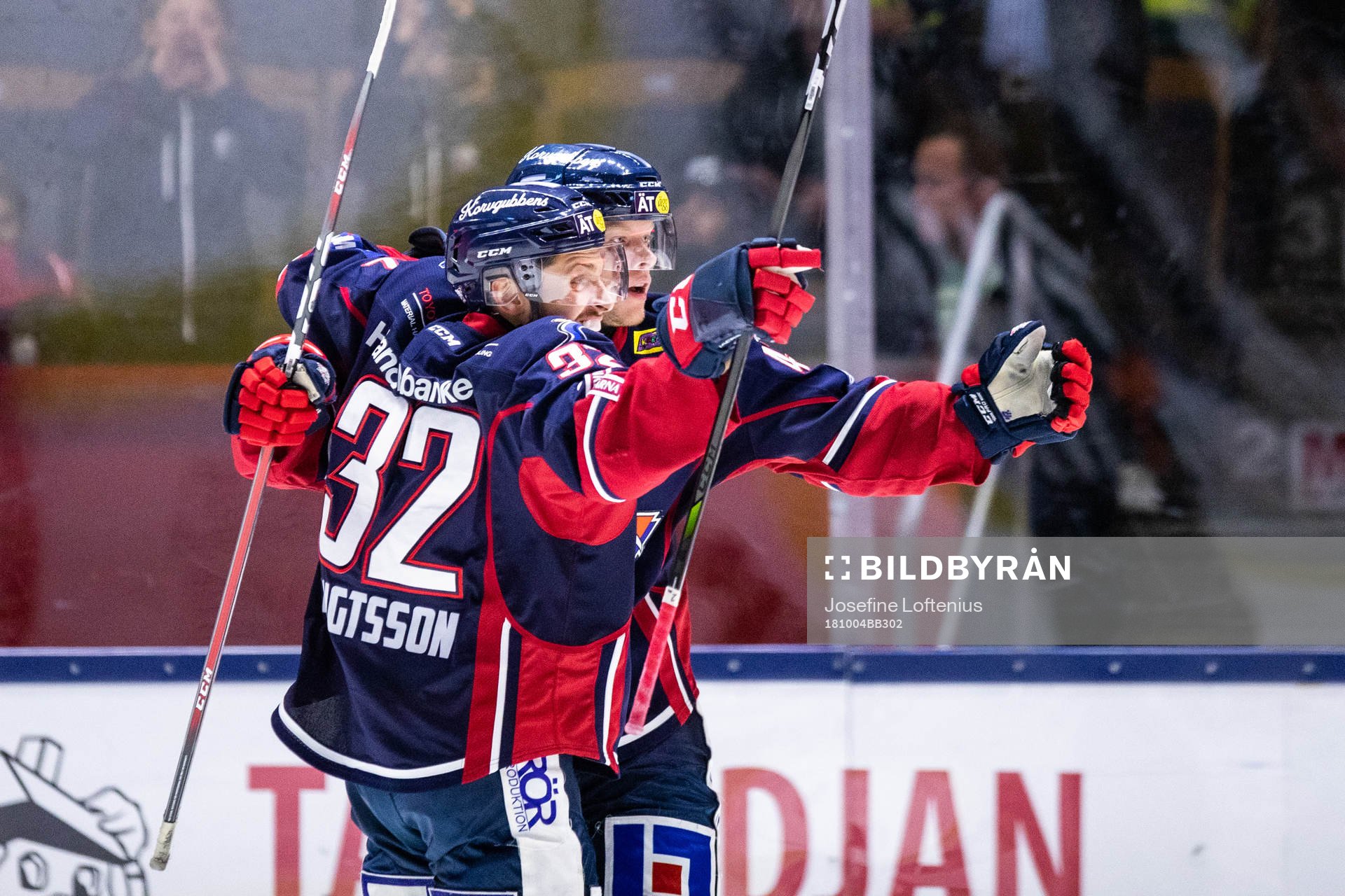 Linköpings Anton Karlsson jublar med Lukas Bengtsson