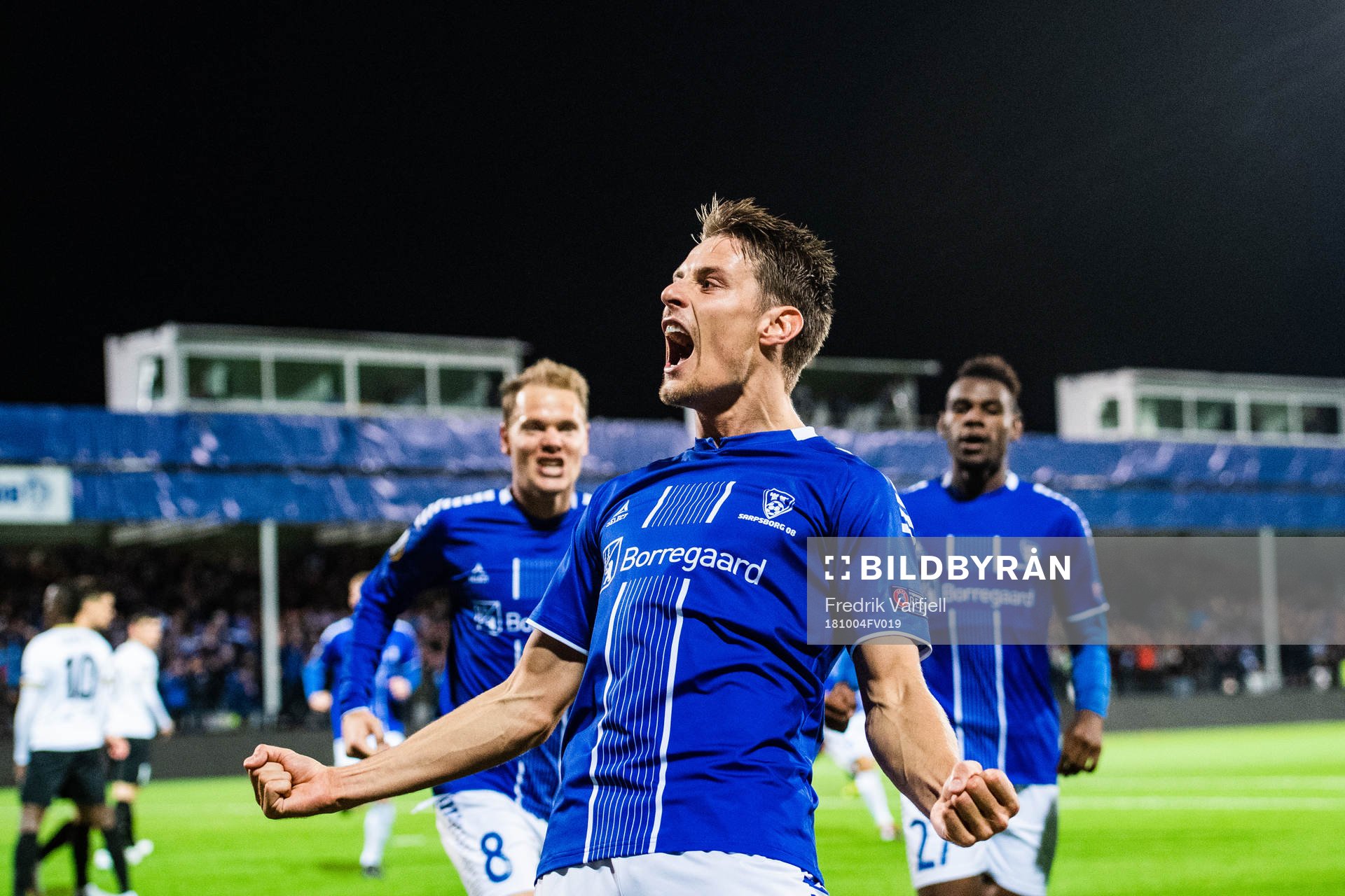 Kristoffer Zachariassen of Sarpsborg 08 celebrates