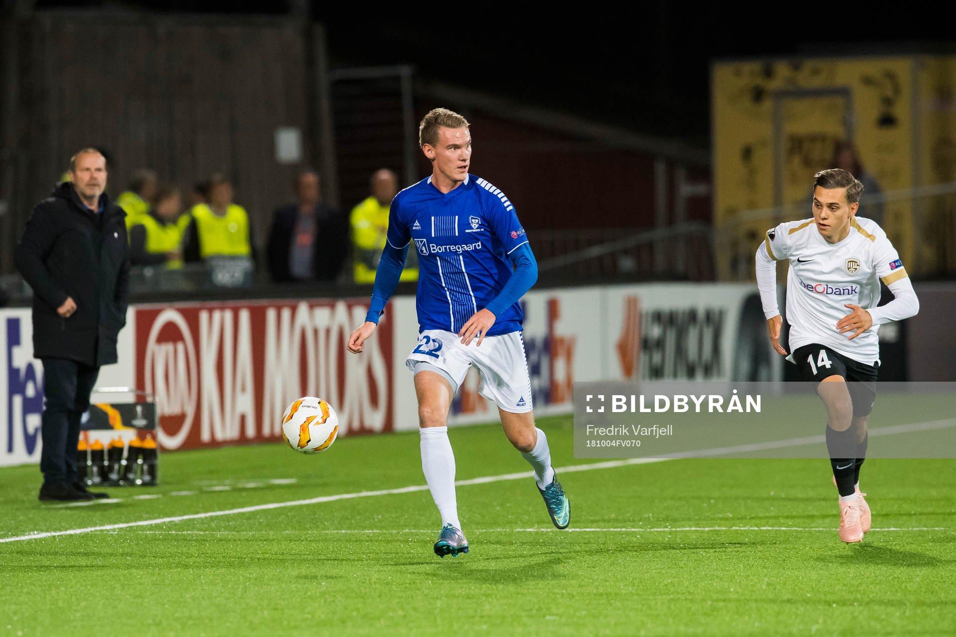 Jon-Helge Tveita of Sarpsborg 08 and Leandro Trossard of