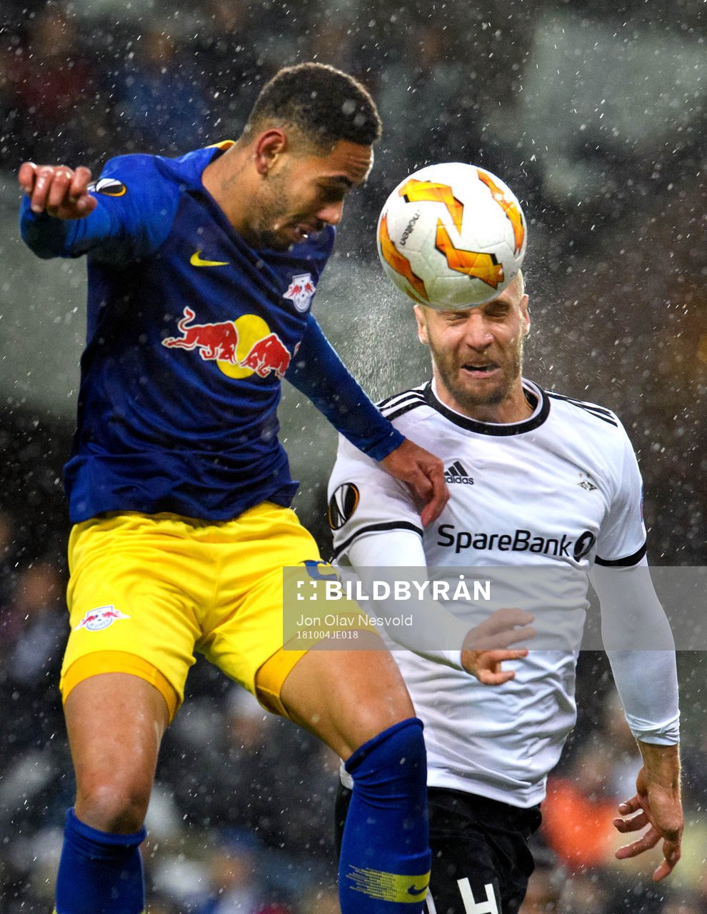 Matheus Cunha of RB Leipzig and Tore Reginiussen of