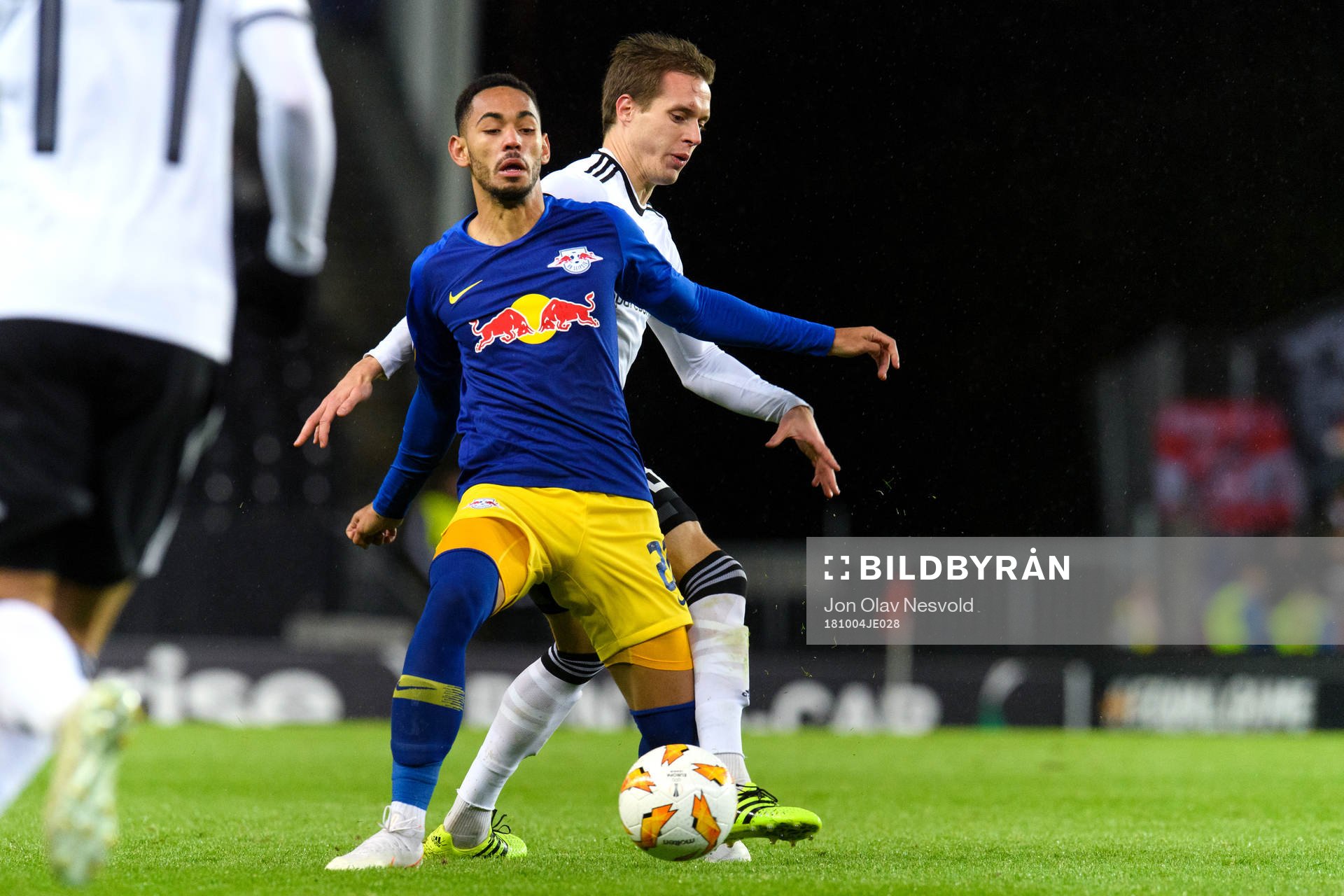 Matheus Cunha of RB Leipzig and Anders Konradsen of