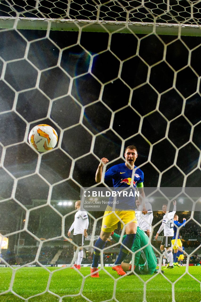 Willi Orban of RB Leipzig celebrates the 0-2 goal during the Europa League match between Rosenborg and RB Leipzig on October 4, 2018 in Trondheim.