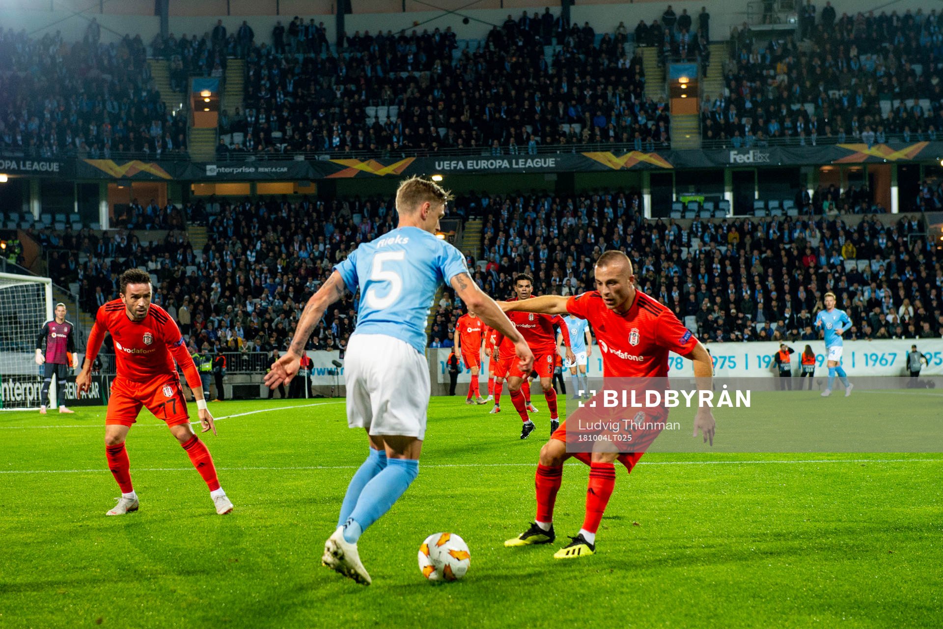 Sören Rieks of Malmö FF is looked after Gökhan Gönül of of Besiktas and Gökan Före of Besiktas during the Europa League group stage match between Malmö FF and Besiktas on October 4, 2018 in Malmö.