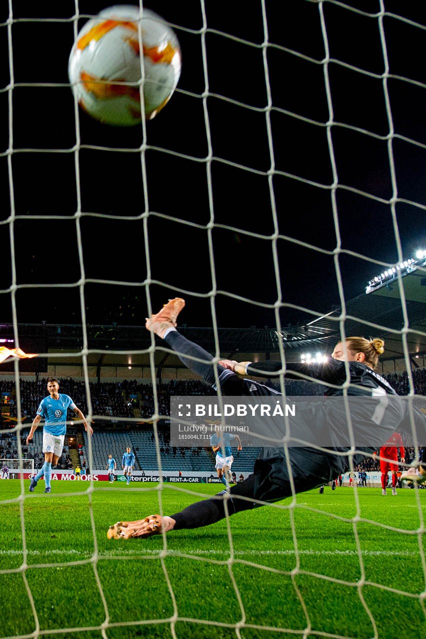Markus Rosenberg of Malmö FF scores 2-0