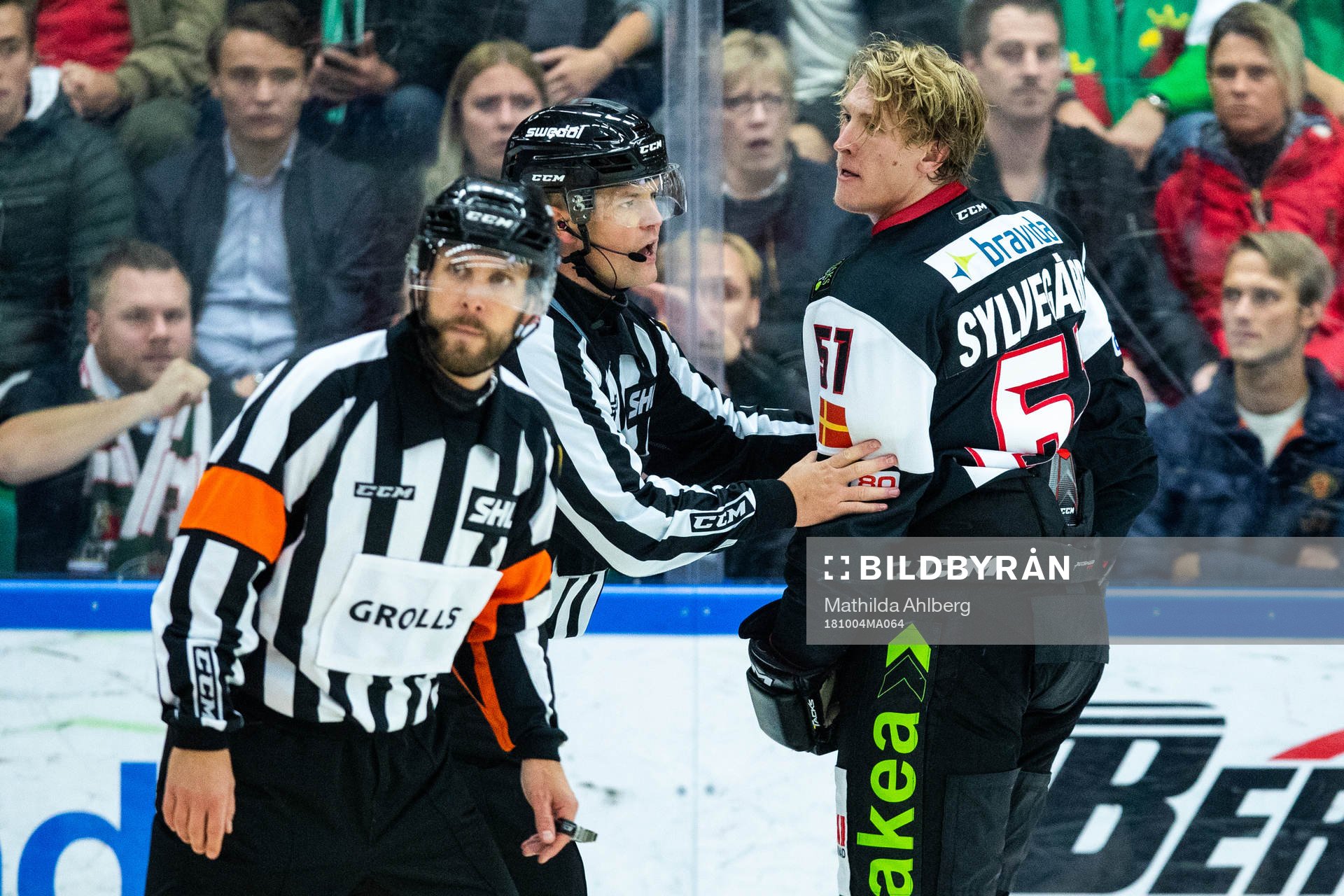 Malmö Redhawks Emil Sylvegård  blir utvisade