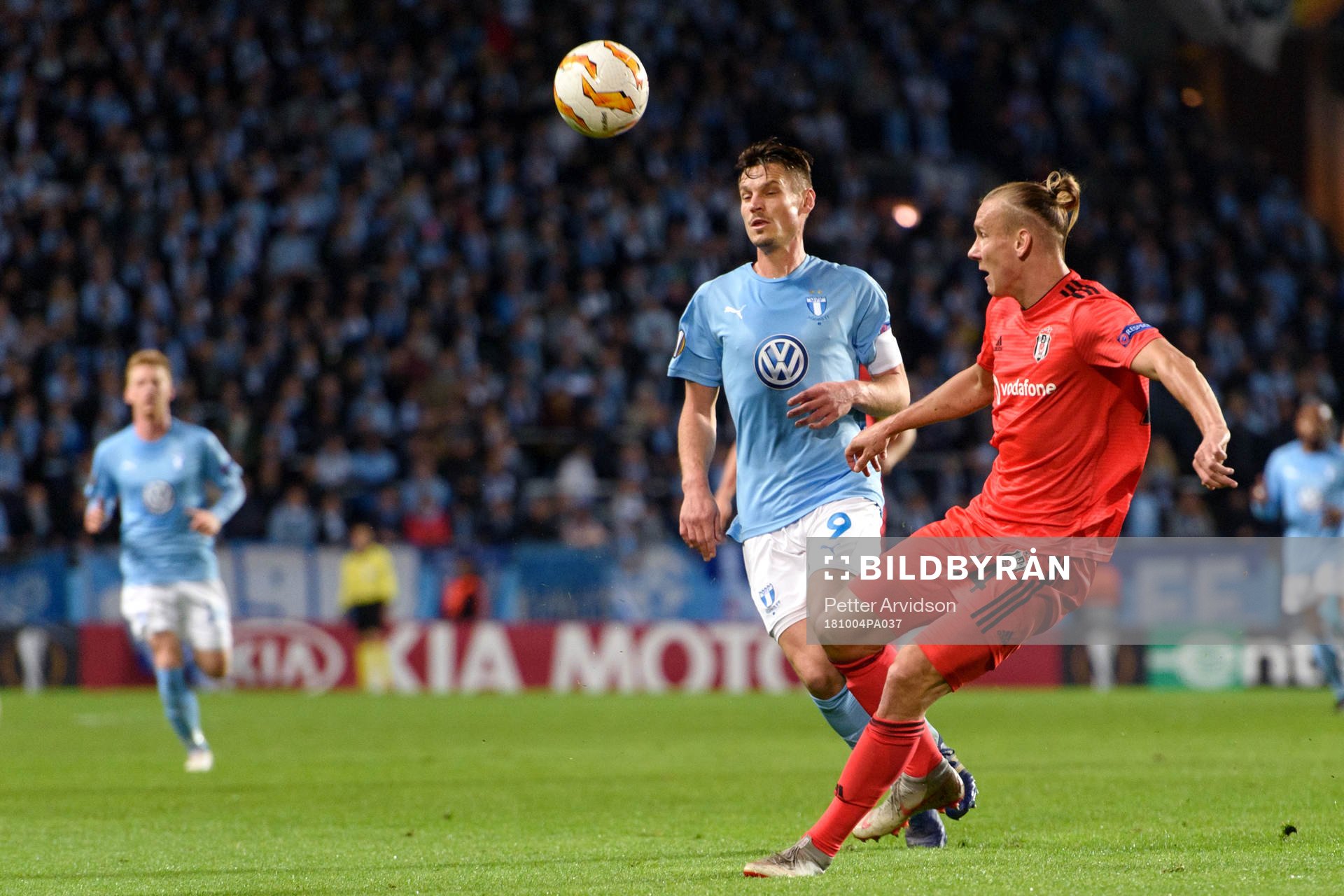 Markus Rosenberg of Malmö FF and Domagoj Vida of Besiktas during the Europa League group stage match between Malmö FF and Besiktas on October 4, 2018 in Malmö.
