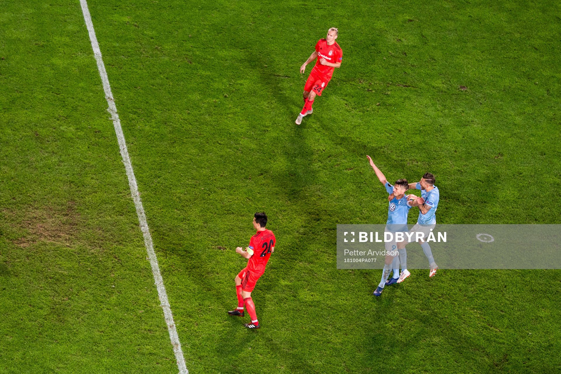 Markus Rosenberg of Malmö FF celebrates with Arnór Ingvi
