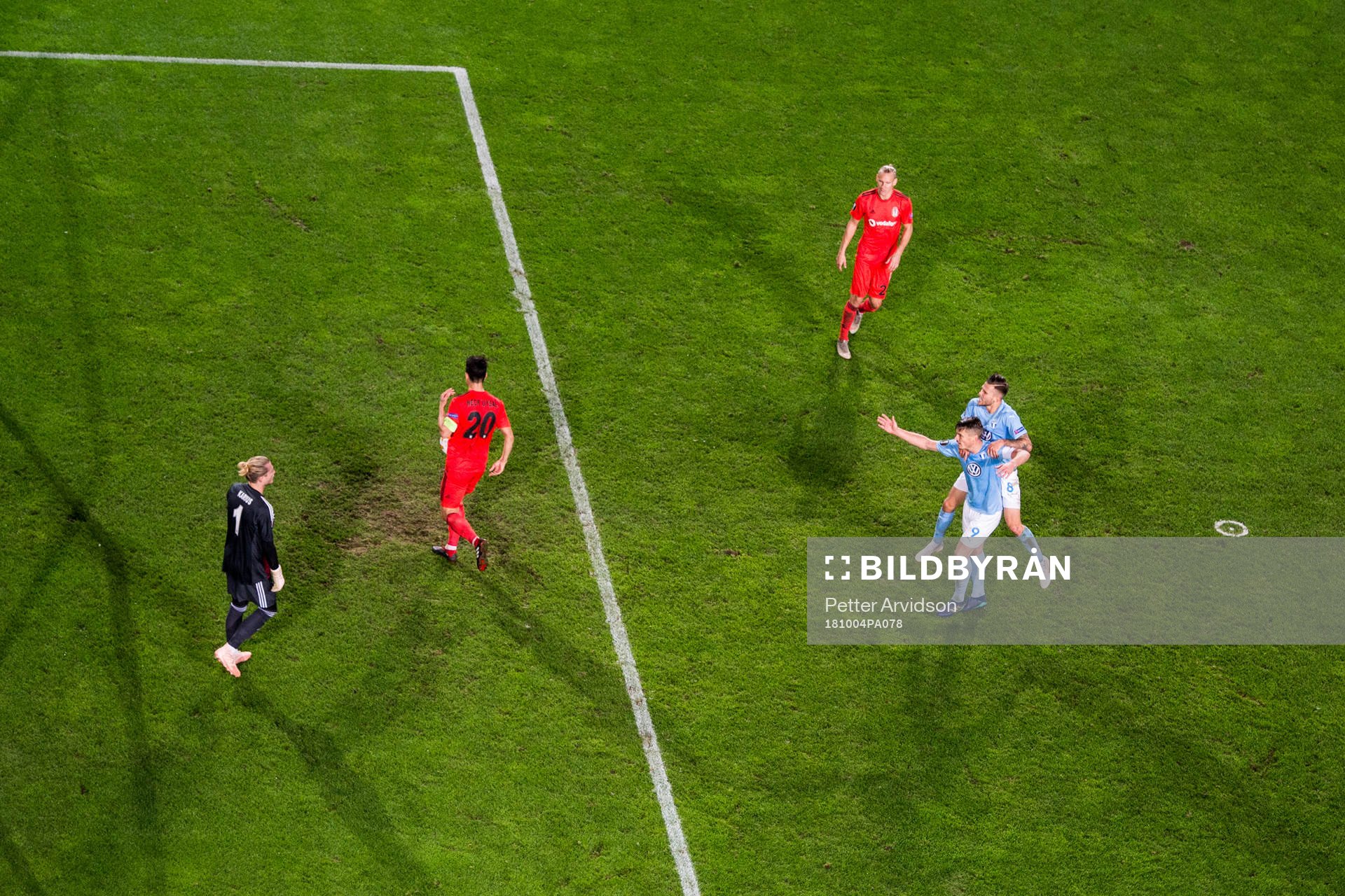 Markus Rosenberg of Malmö FF celebrates with Arnór Ingvi