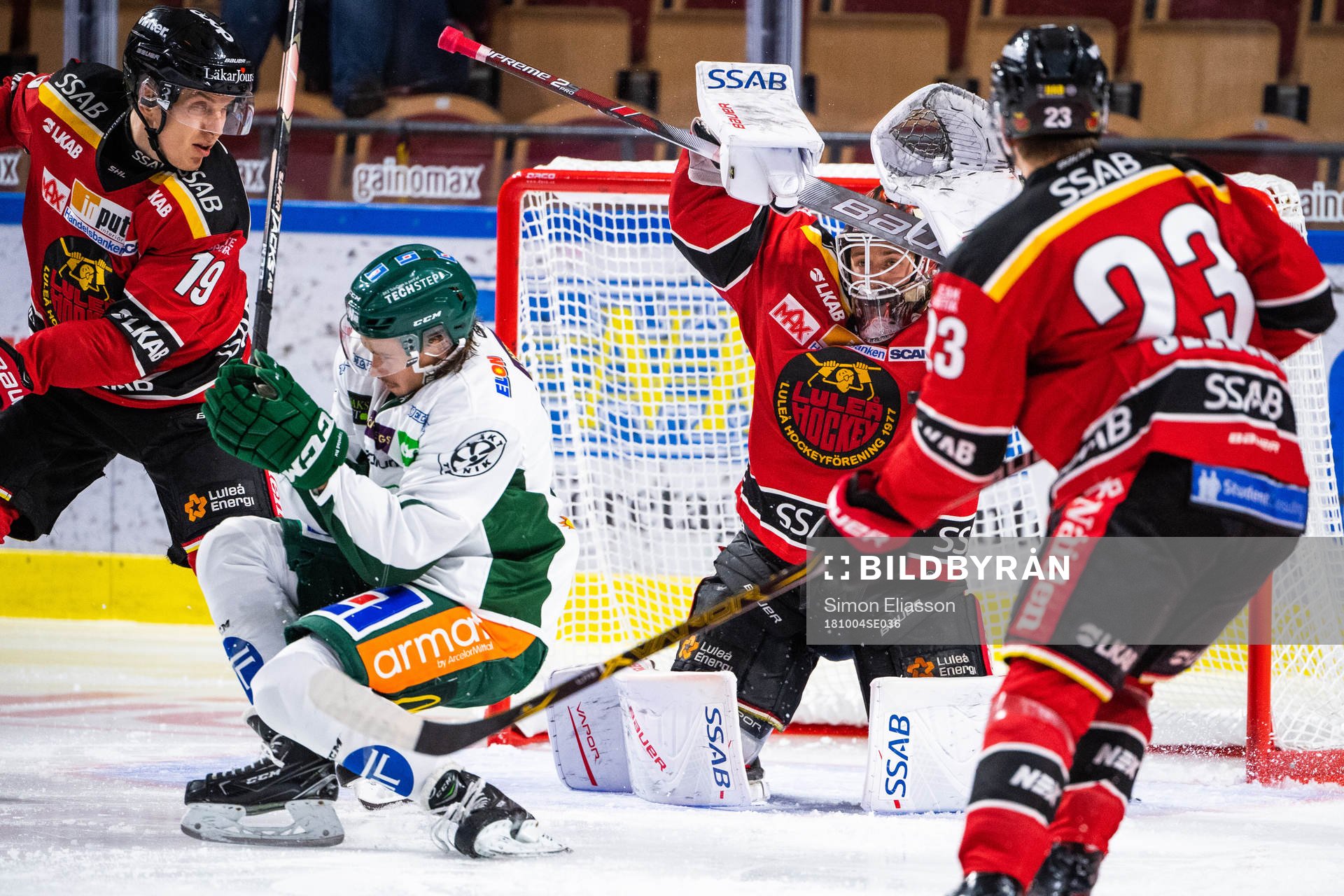 Färjestads Joakim Nygård och Luleås målvakt Joel