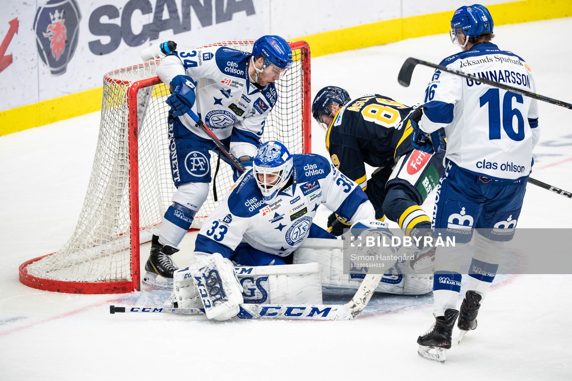 Leksands Ben O'Connor och målvakt Axel Brage