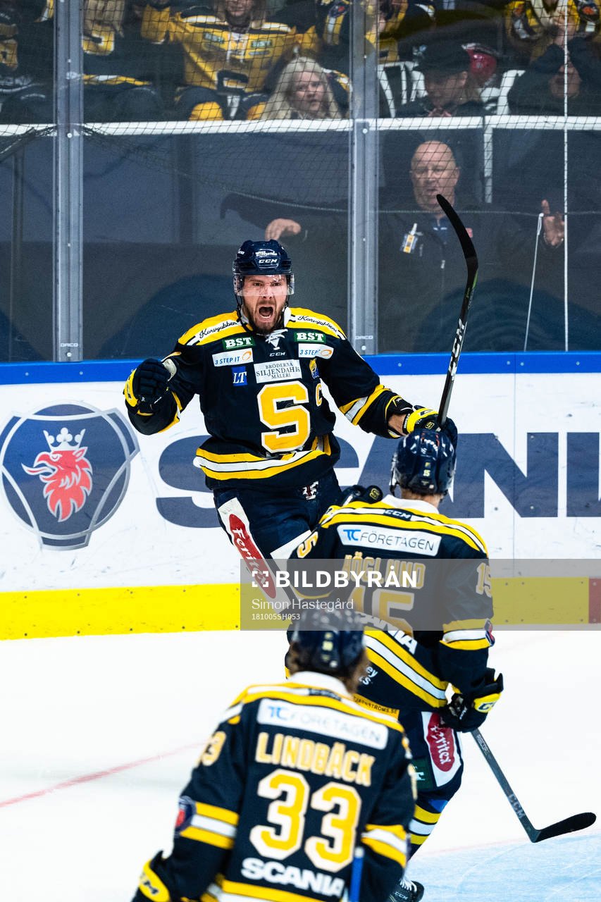 Södertäljes Nicklas Grossmann jublar