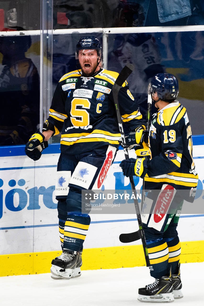 Södertäljes Nicklas Grossmann jublar