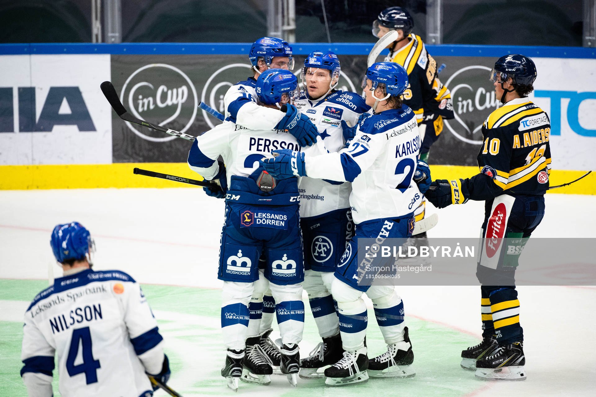 Leksands spelare jublar med Tor Immo