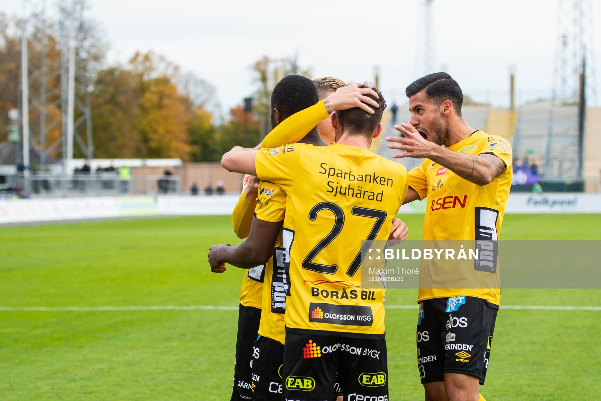 Elfsborgs Chinedu Obasi blir omkramad av lagkamrater