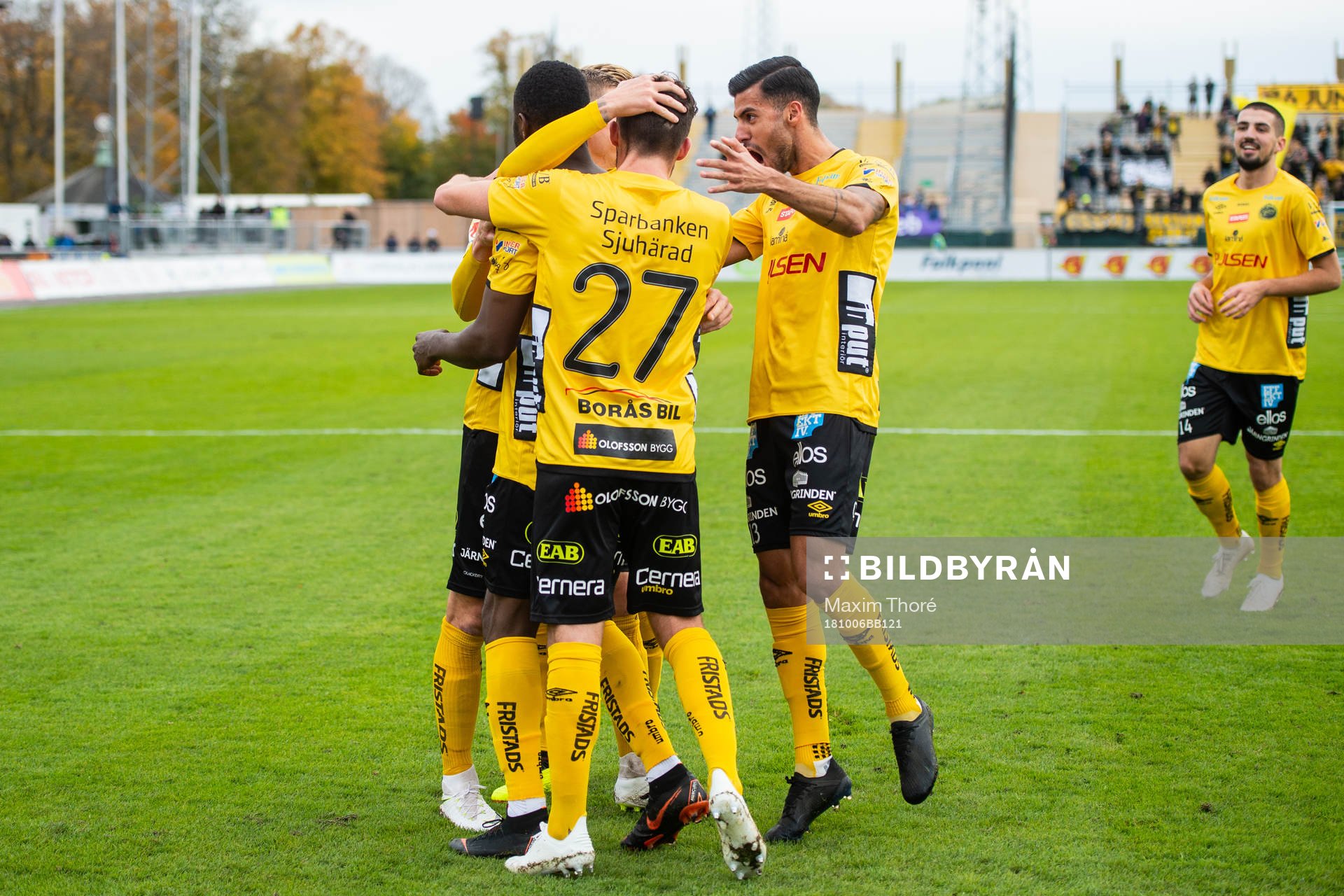 Elfsborgs Chinedu Obasi blir omkramad av lagkamrater