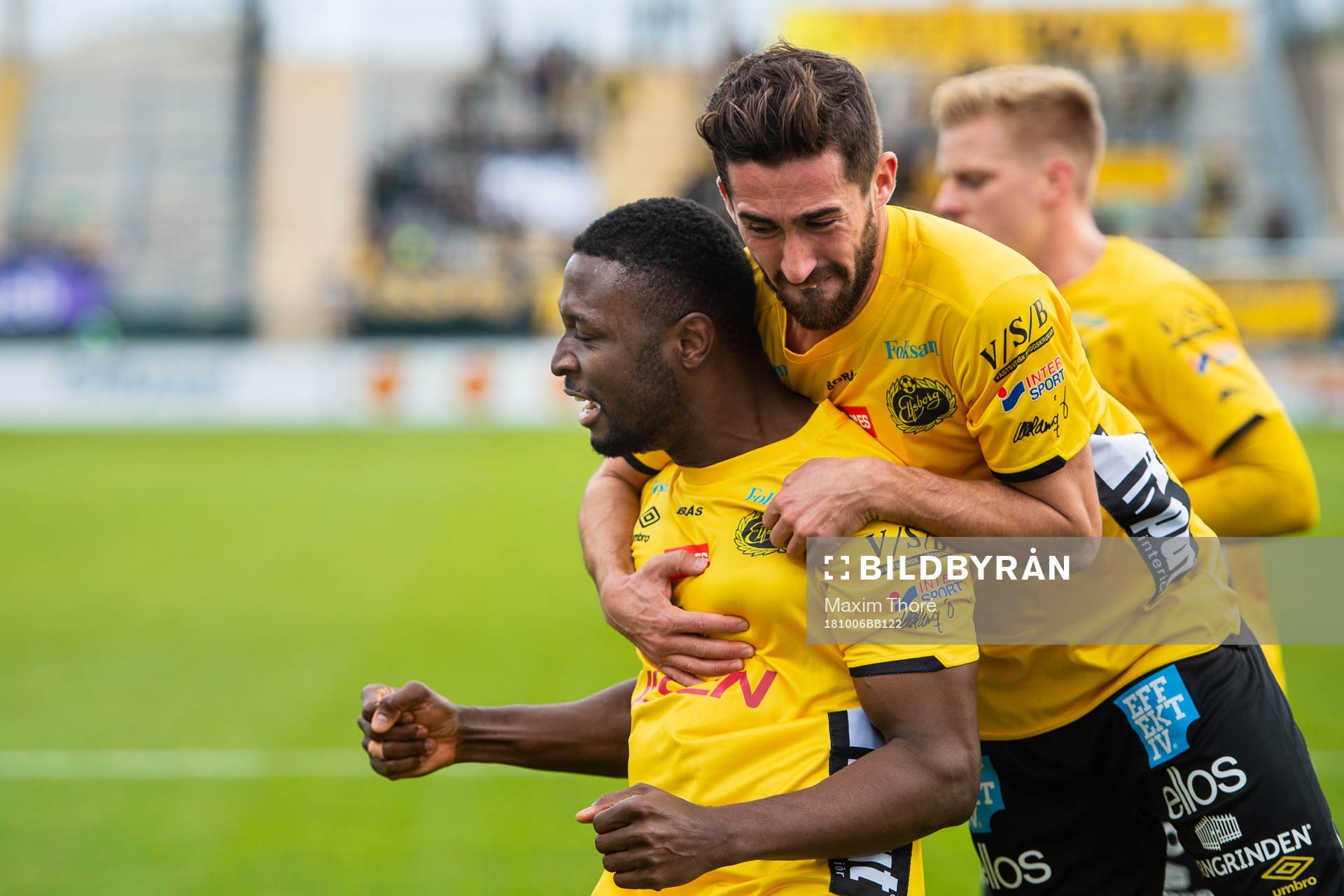 Elfsborgs Chinedu Obasi blir omkramad av lagkamrater