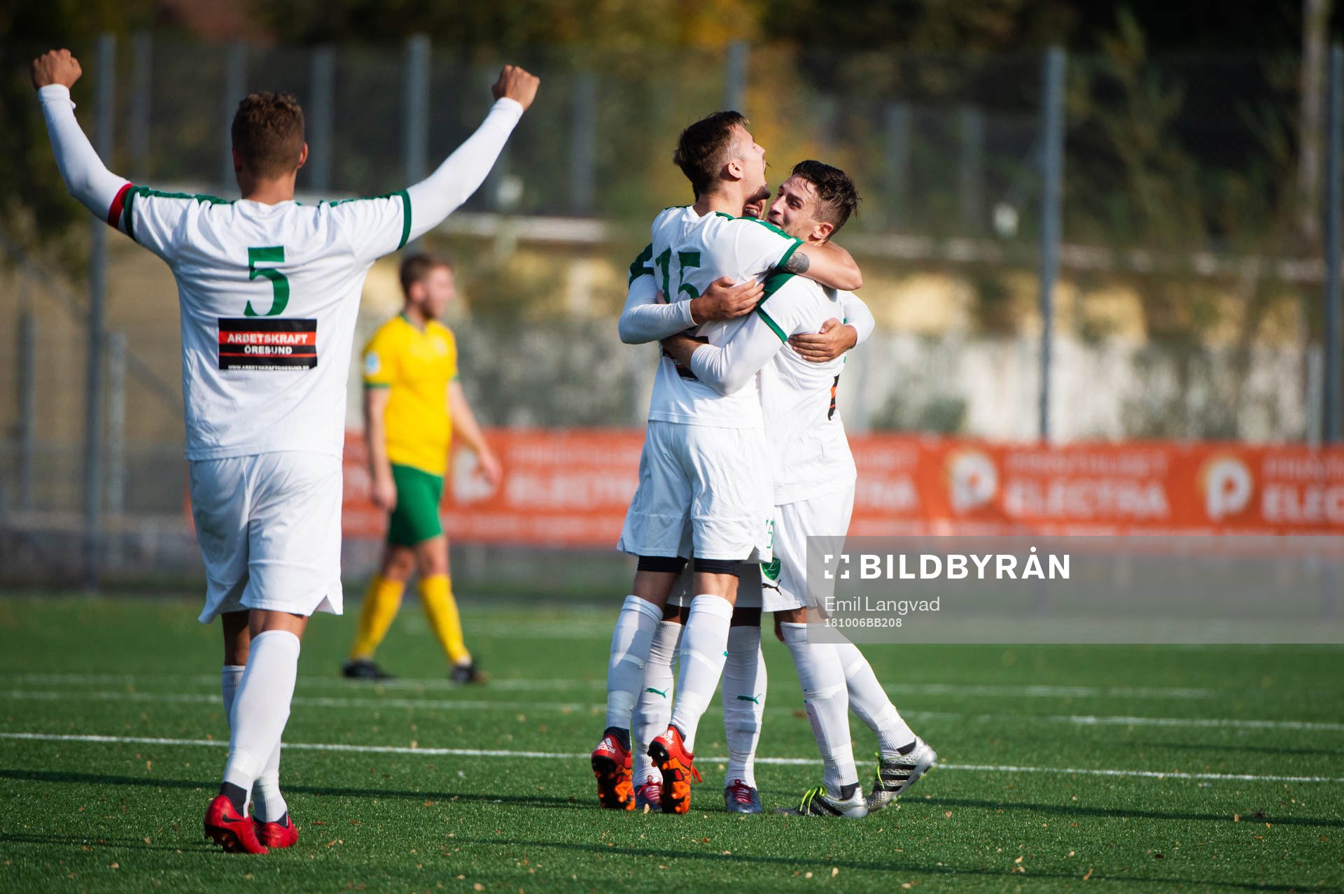 Limhamn jublar under fotbollsmatchen i Division 5 mellan Limhamn och Skabersjö den 6 oktober 2018 i Malmö.