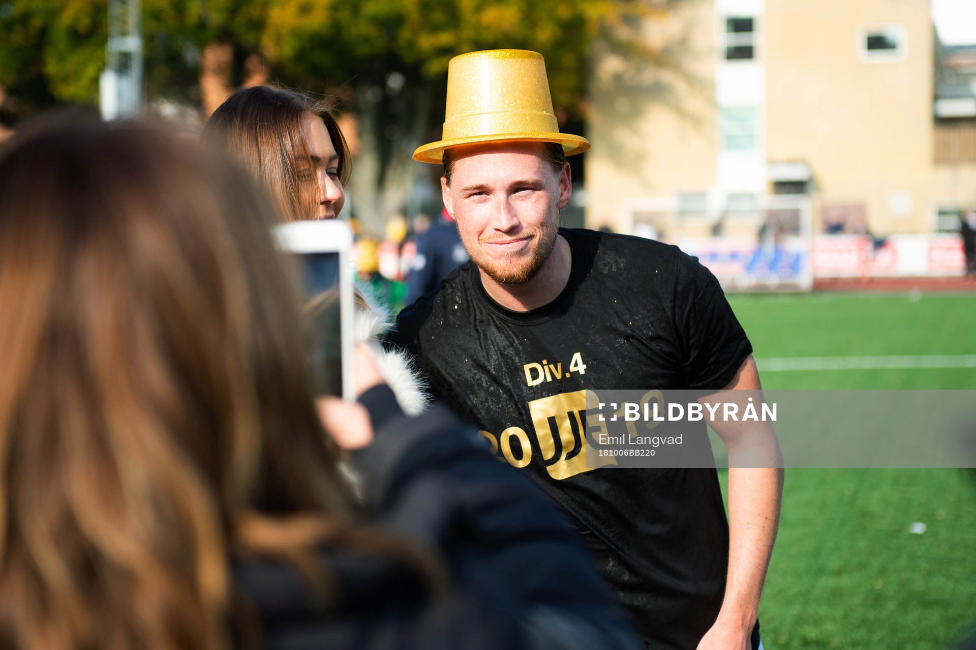 Limhamns Fredrik Tobias Lewicki blir fotograferad efter fotbollsmatchen i Division 5 mellan Limhamn och Skabersjö den 6 oktober 2018 i Malmö.