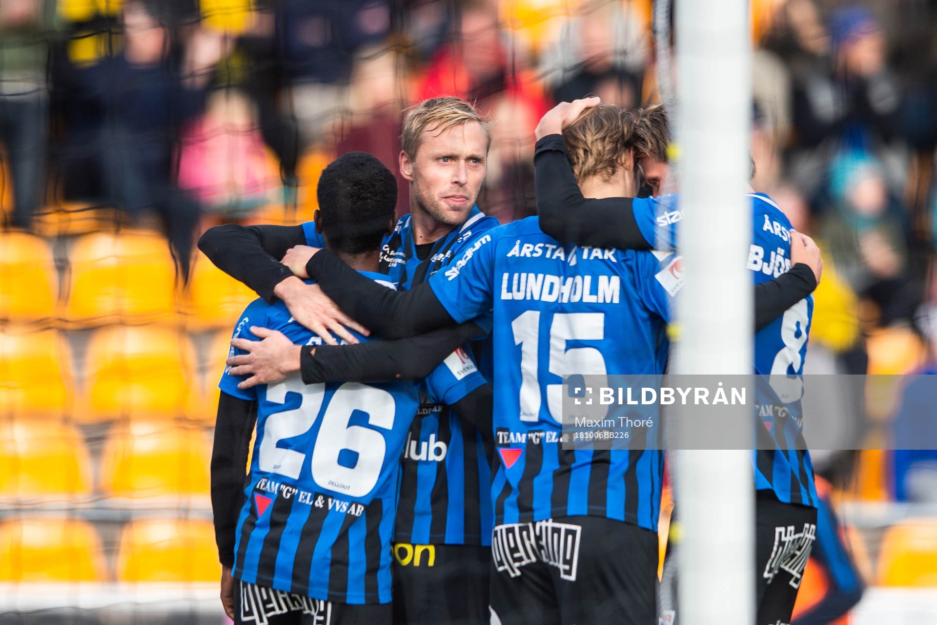 Sirius Mohammed Saeid jublar med lagkamrater