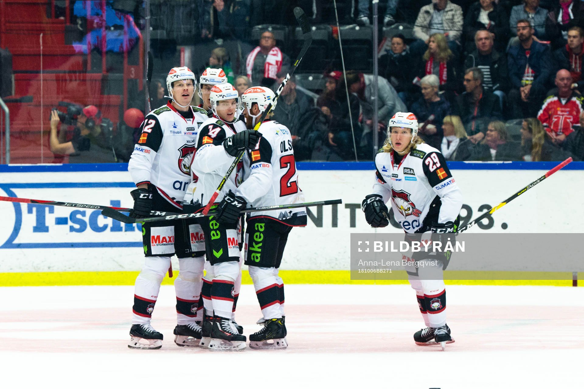 Malmö Redhawks spelare jublar
