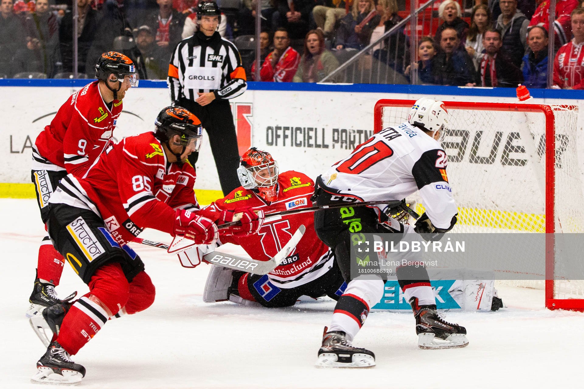 Malmö Redhawks Henrik Hetta och Örebros målvakt Eero