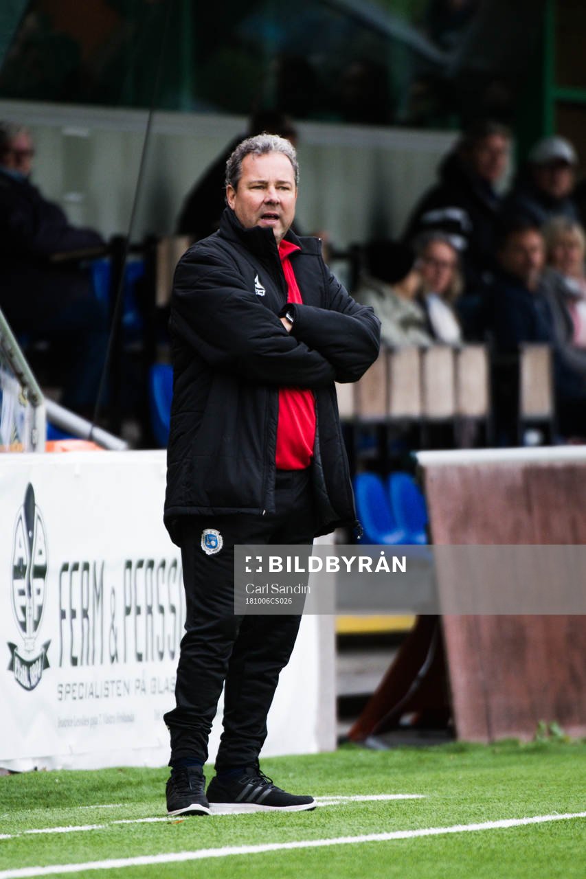 Utsiktens tränare Stefan Rehn under fotbollsmatchen i division 1 mellan Utsikten och Ängelholm den 6 oktober 2018 i Göteborg.