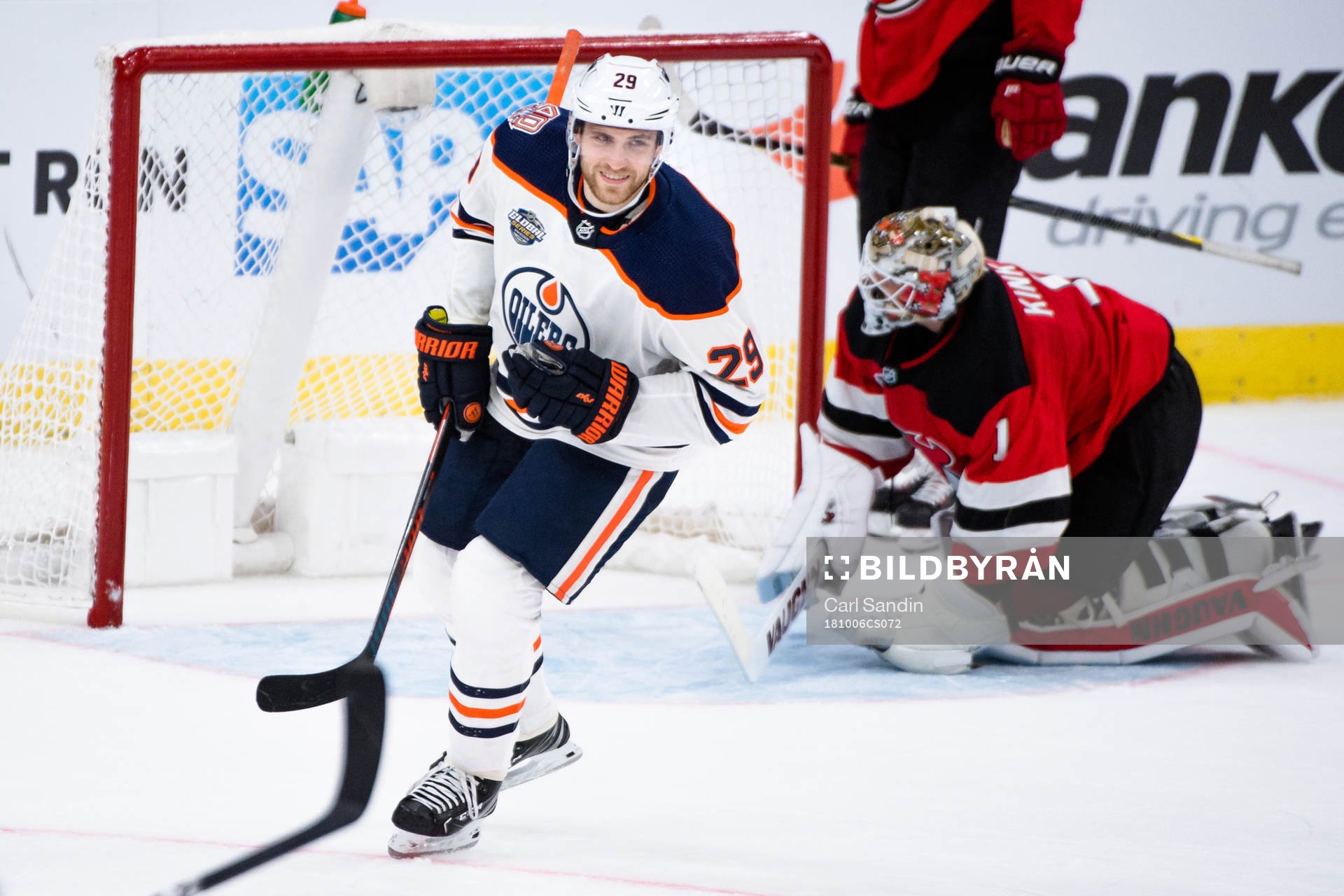 Leon Draisaitl of the Edmonton Oilers celebrates the 2-4